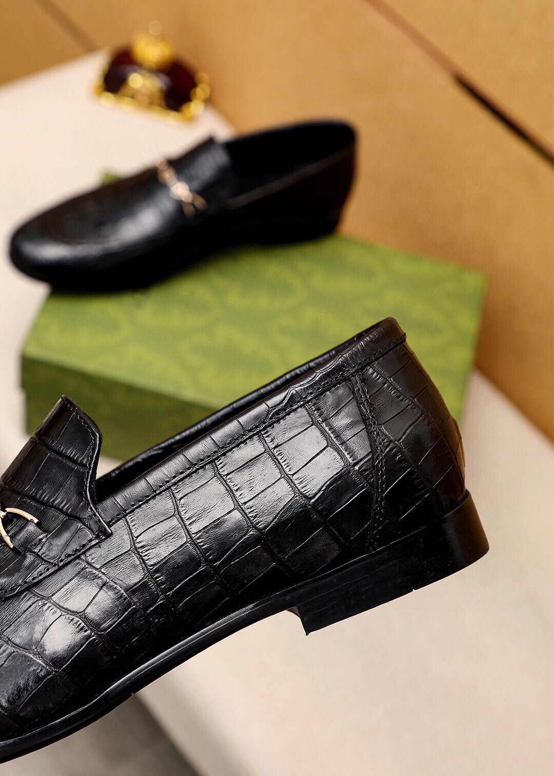Gucci Leather Loafers with Horsebit Detail - Luxurious & Stylish for Men 9 i1745890746 7498 7