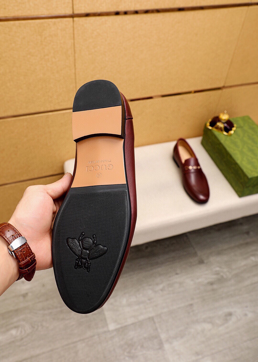 Gucci Leather Loafers with Horsebit Detail - Italian Craftsmanship 10 i1745890776 6170 8