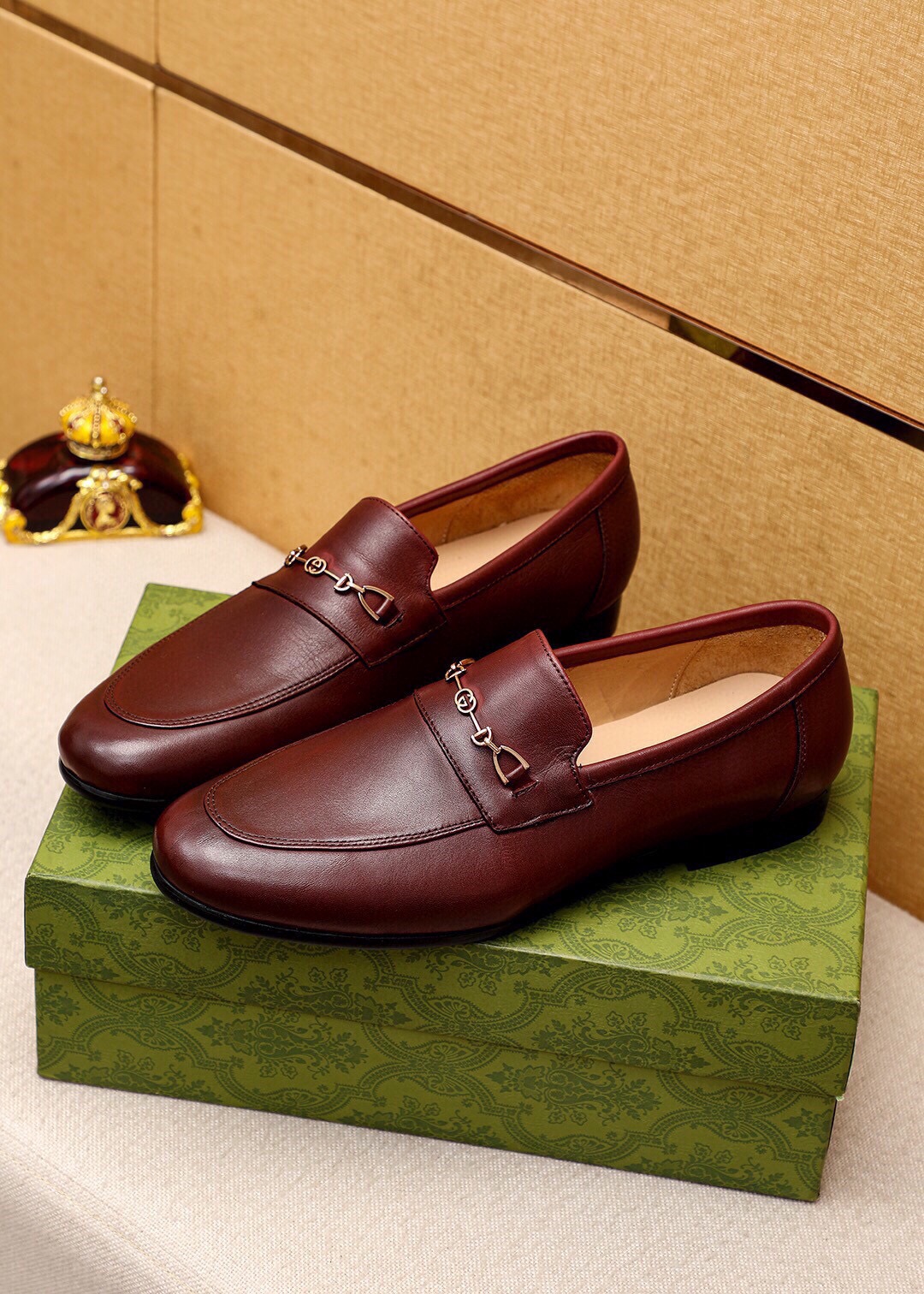 Gucci Leather Loafers with Horsebit Detail - Italian Craftsmanship 4 i1745890776 7281 2