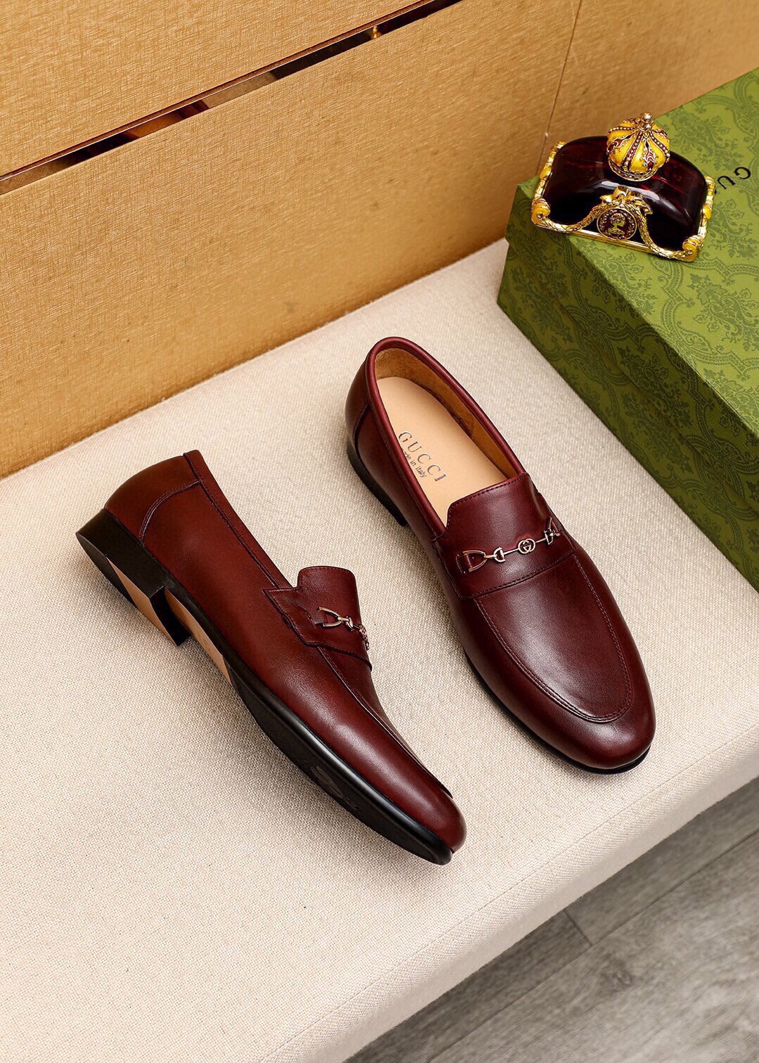 Gucci Leather Loafers with Horsebit Detail - Italian Craftsmanship 3 i1745890776 7321 1