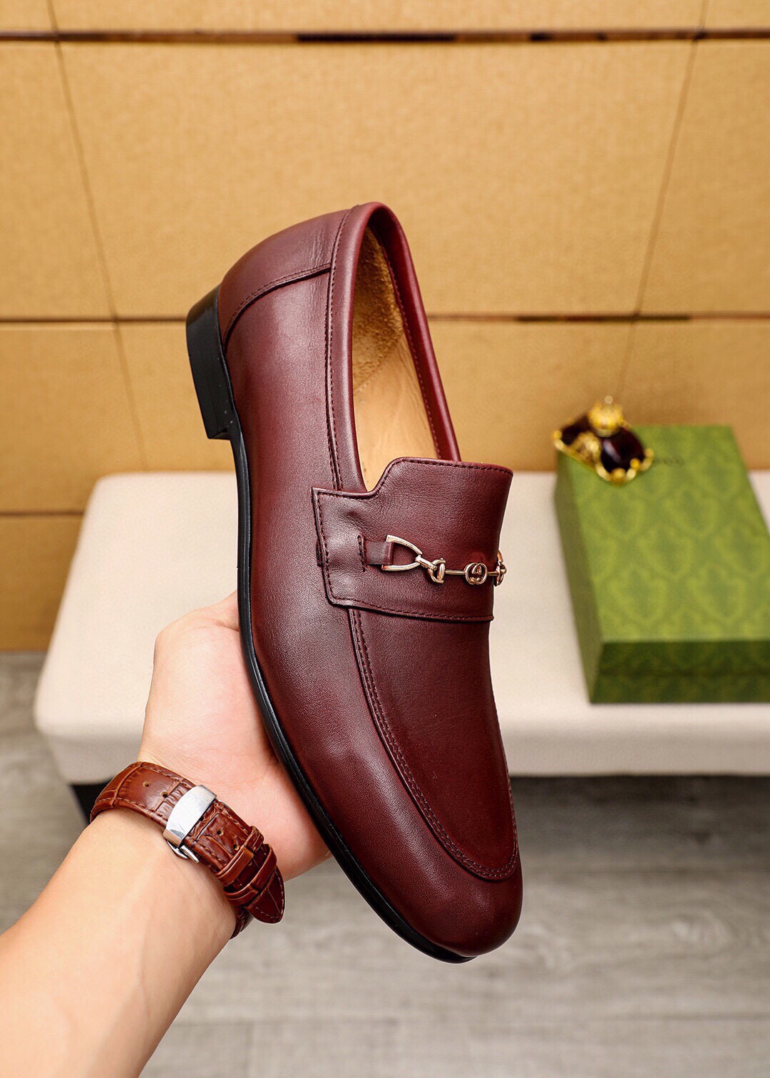 Gucci Leather Loafers with Horsebit Detail - Italian Craftsmanship 7 i1745890776 9183 5