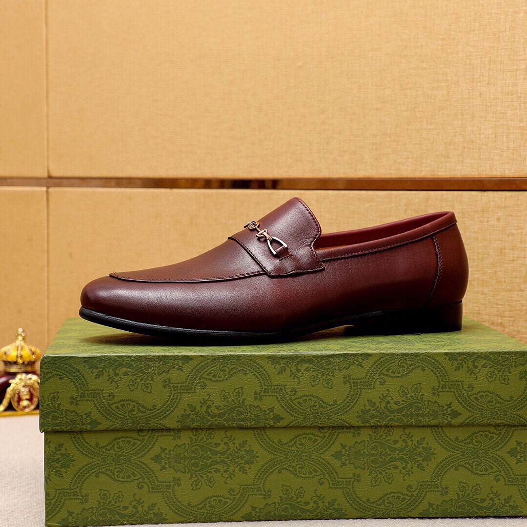 Gucci Leather Loafers with Horsebit Detail - Italian Craftsmanship 5 i1745890776 9602 3