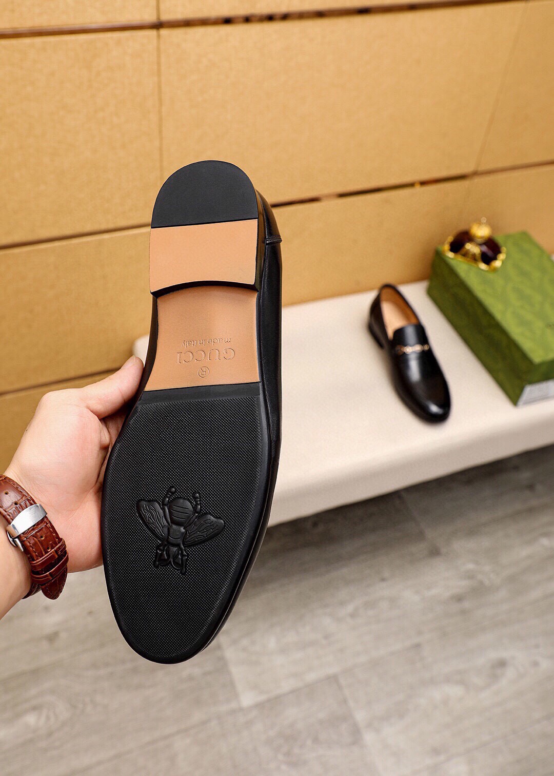Gucci Leather Loafers with Horsebit Detail | Italian Craftsmanship 10 i1745890808 3519 8