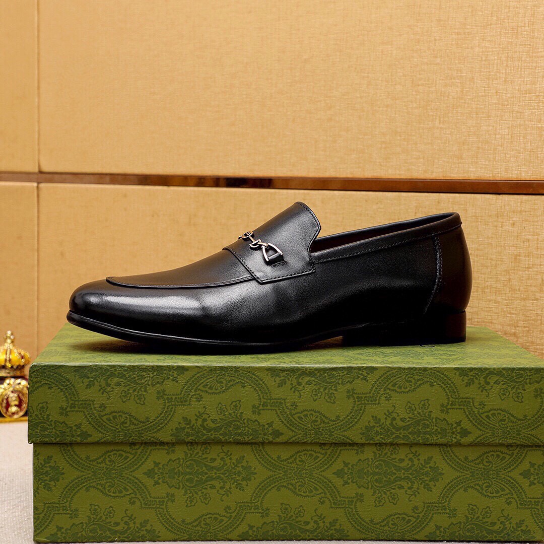 Gucci Leather Loafers with Horsebit Detail | Italian Craftsmanship 5 i1745890808 5204 3
