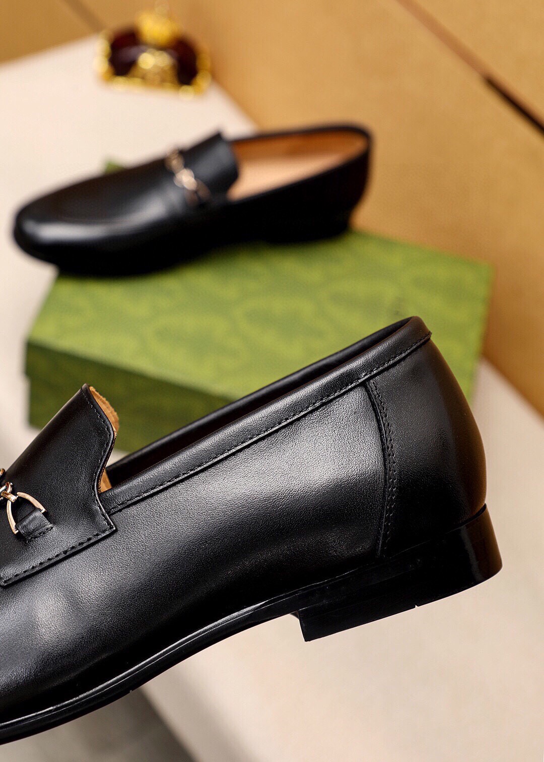 Gucci Leather Loafers with Horsebit Detail | Italian Craftsmanship 8 i1745890808 5442 6