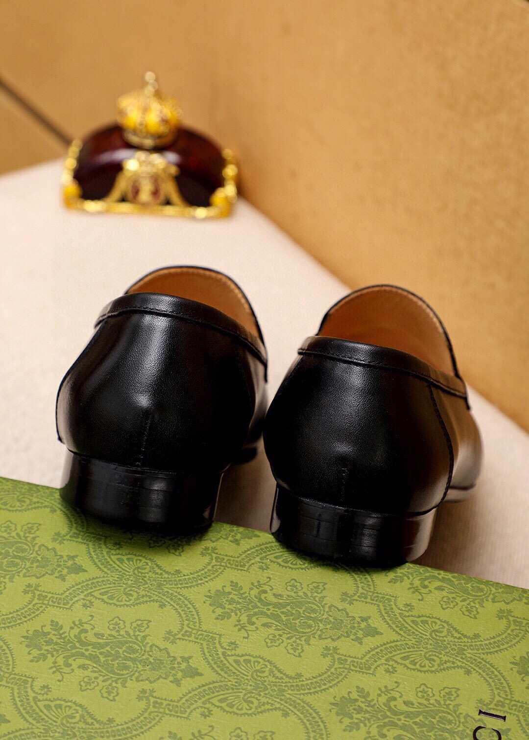 Gucci Leather Loafers with Horsebit Detail | Italian Craftsmanship 7 i1745890808 7161 5