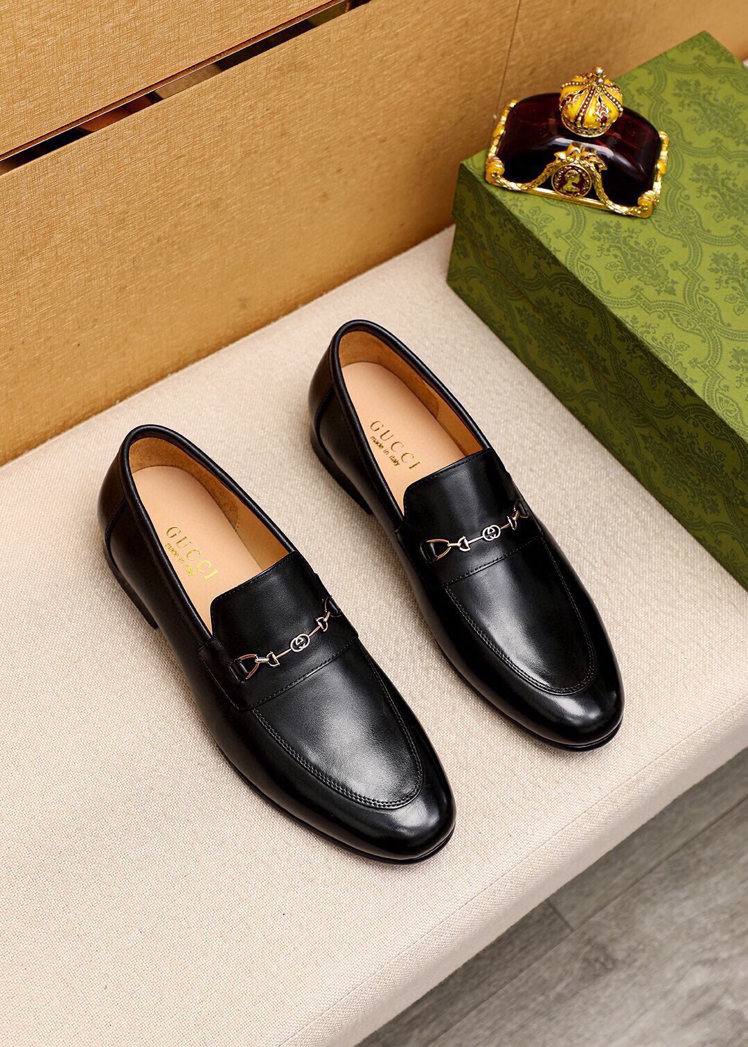 Gucci Leather Loafers with Horsebit Detail | Italian Craftsmanship 2 i1745890808 9460 0