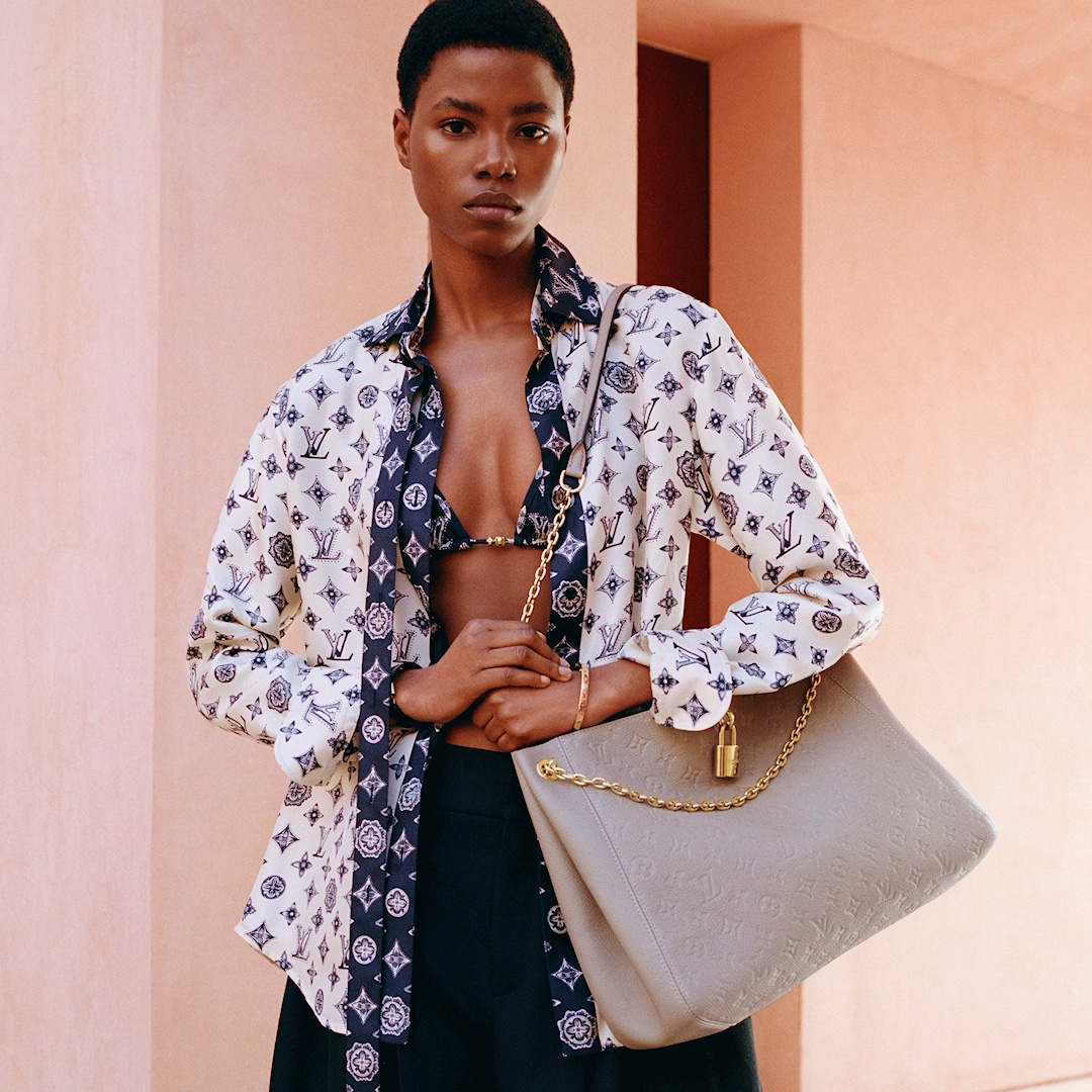 【ANYTIME 中号手袋】 m14324 黑色 m14658 灰褐色  模特图