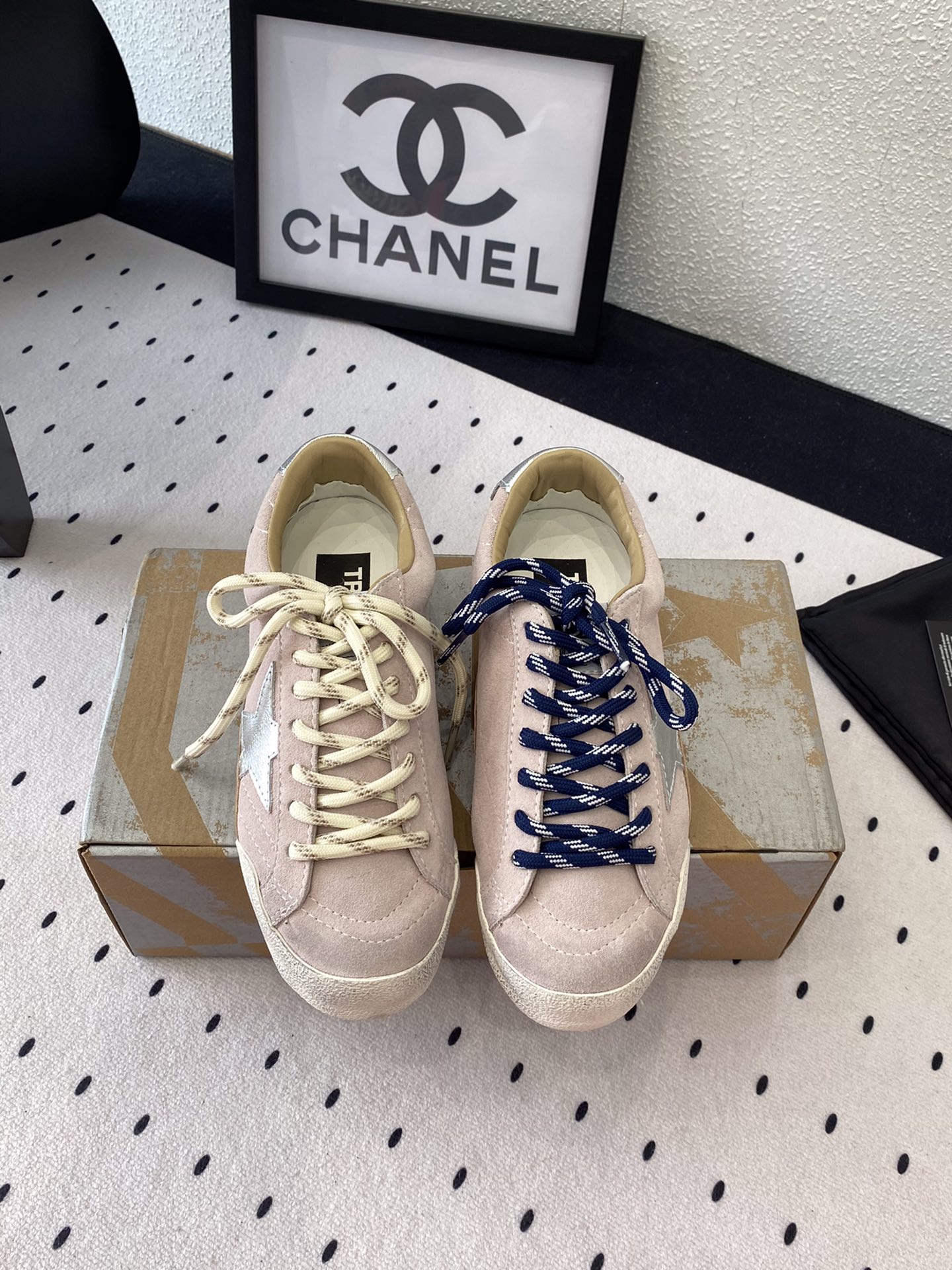 NO:264541,P women, men's GGDB Golden Goose 25ss new German training shoes, couples' model is the best version on the entire network, but I don't agree with it, and I compare ggdb classic couple's small dirty shoes~~ To the extent that the redness is the little white shoes, various small dirty shoes, celebrity private servers and footwear demonstration, it is so versatile, no need to worry about the problem of washing shoes anymore, original custom leather upper (the essence of old work) inner towel   cowhide foot pad original mold opening 3.5cm high-rise latex insole irregularly polished to make torn upper, even the soles are polished and worn. Size 35-40, male 39-45 (female 40, male 45 customized), casual shoes/sports shoes, sneakers, cowhide19860909P女 男GGDB Golden Goose 25ss新款德训鞋 情侣款全网最好版本不服来比 ggdb经典情侣款小脏鞋~~火红程度上怼小白鞋 下踩各类小脏鞋 明星私服上脚示范 就是这么百搭 再也不用担心洗鞋的问题啦 鞋面原版定制牛皮（做旧精髓所在） 内里毛巾 牛皮垫脚原版开模3.5cm内增高乳胶鞋垫 不规则手工打磨做破鞋面 就连鞋底也是打磨做旧的 码数女35-40 男39-45（女40 男45定做）,休闲鞋/运动鞋,sneakers,cowhide,Women's Shoes