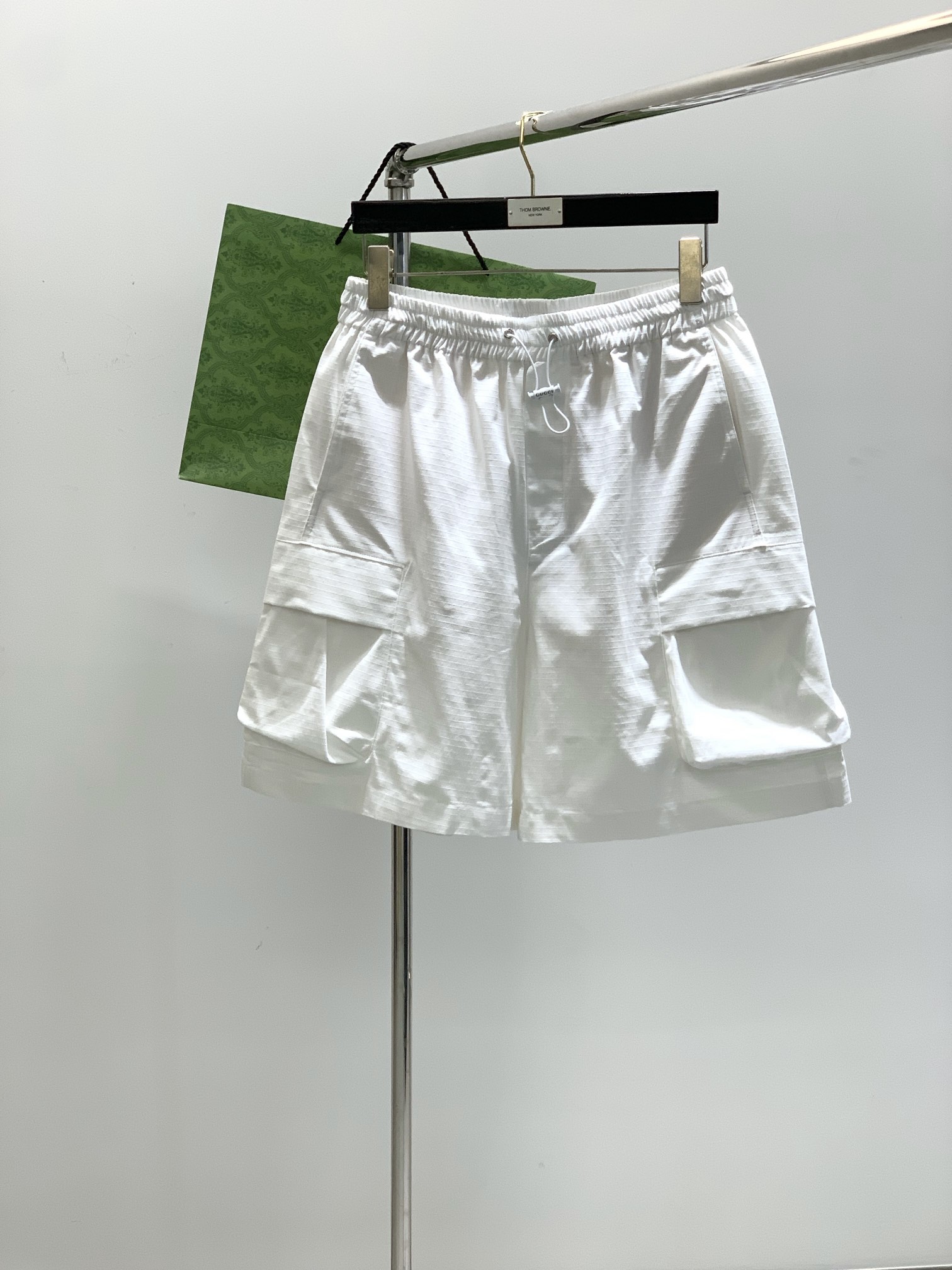 NO:154354,,GUCCI Gucci, the latest summer products in 2025, available at the counter at the same time, original singles, fashionable casual shorts, imported original fabric, comfortable and breathable, unique design style, top-level printing craft letter pattern logo, original hardware and auxiliary decoration, extremely high grade, handsome and stylish upper body, S-XL, gucci, gucci, shorts, alexander wang19860909,GUCCI 古驰,2025夏季最新品,专柜同步有售,原单狠货,时尚休闲短裤,进口原版面料,舒适透气,独特设计风格,顶级印花工艺字母图案logo,原版五金辅料装饰,档次极高,上身帅气有型,码数S-XL,,gucci,gucci,shorts,alexander wang,Men's clothing