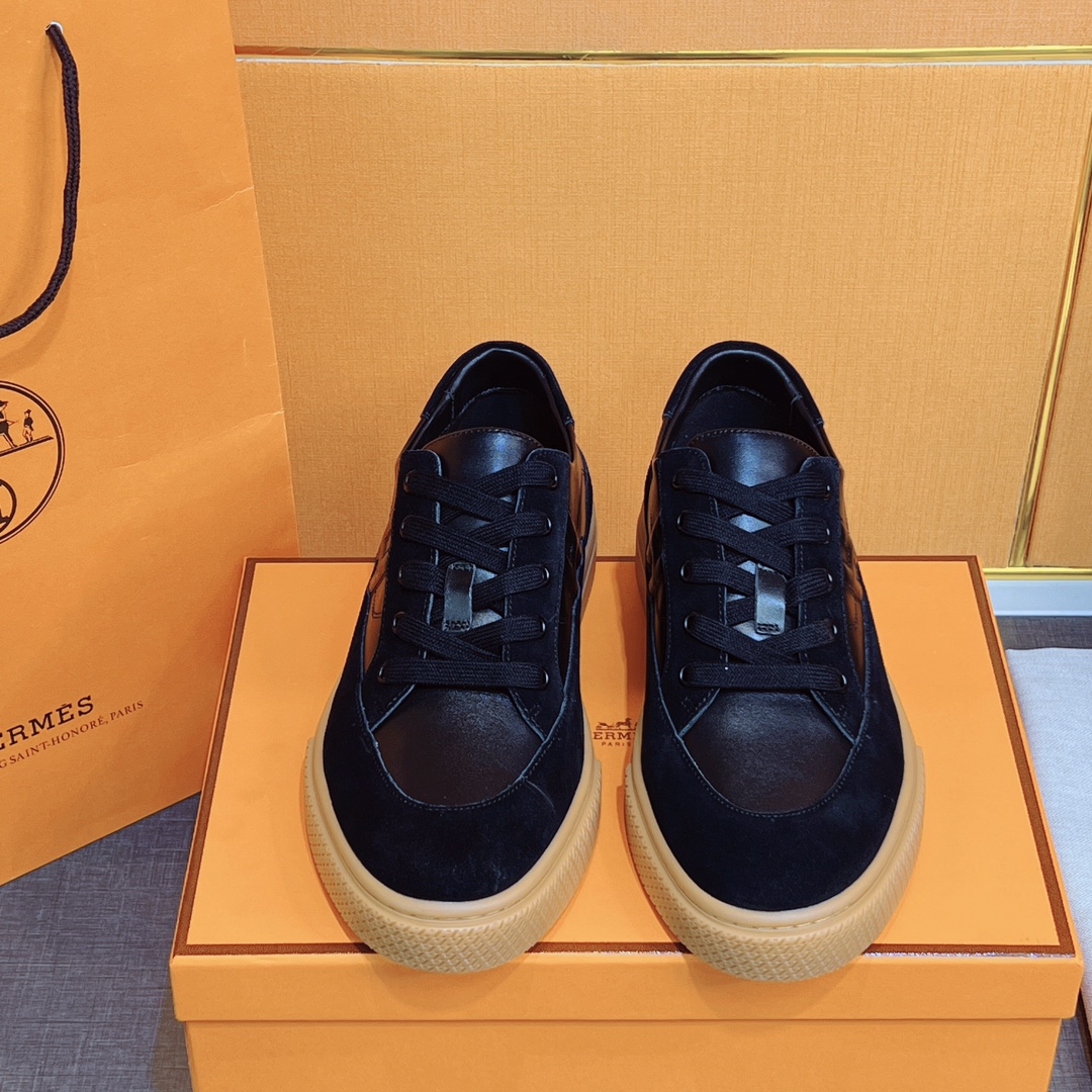 NO:780884,herme…sss25 new arrival~ The most popular couple’s style at the counter, the first choice for H family’s distribution!  It is a classic Hermès model. It comes out in many colors every season. It is definitely one of the most worth buying products. If you have ever met a god or goddess, don’t miss it!  !  It is super light and comfortable. It is not tiring after walking for a long time. It is not expensive. There is a small circle at the back to help you put on shoes. Top quality 35-44, can be customized 45 46 Men's 20, casual shoes/sports shoes, hermes, hermes, sneakers19860909herme…s ss25 new arrival～ 专柜大热情侣款,H家配货首选鞋履！ 是爱马仕经典款 每一季都会出很多颜色 绝对是最值得买的配货之一 有遇到的男神女神!真的不要错过！！ 他超轻、超舒适 走久不累、价格不贵 后面还有个辅助穿鞋的小圈 顶级精品 35-44,可定做45 46 男20,休闲鞋/运动鞋,hermes,hermes,sneakers,Women's Shoes