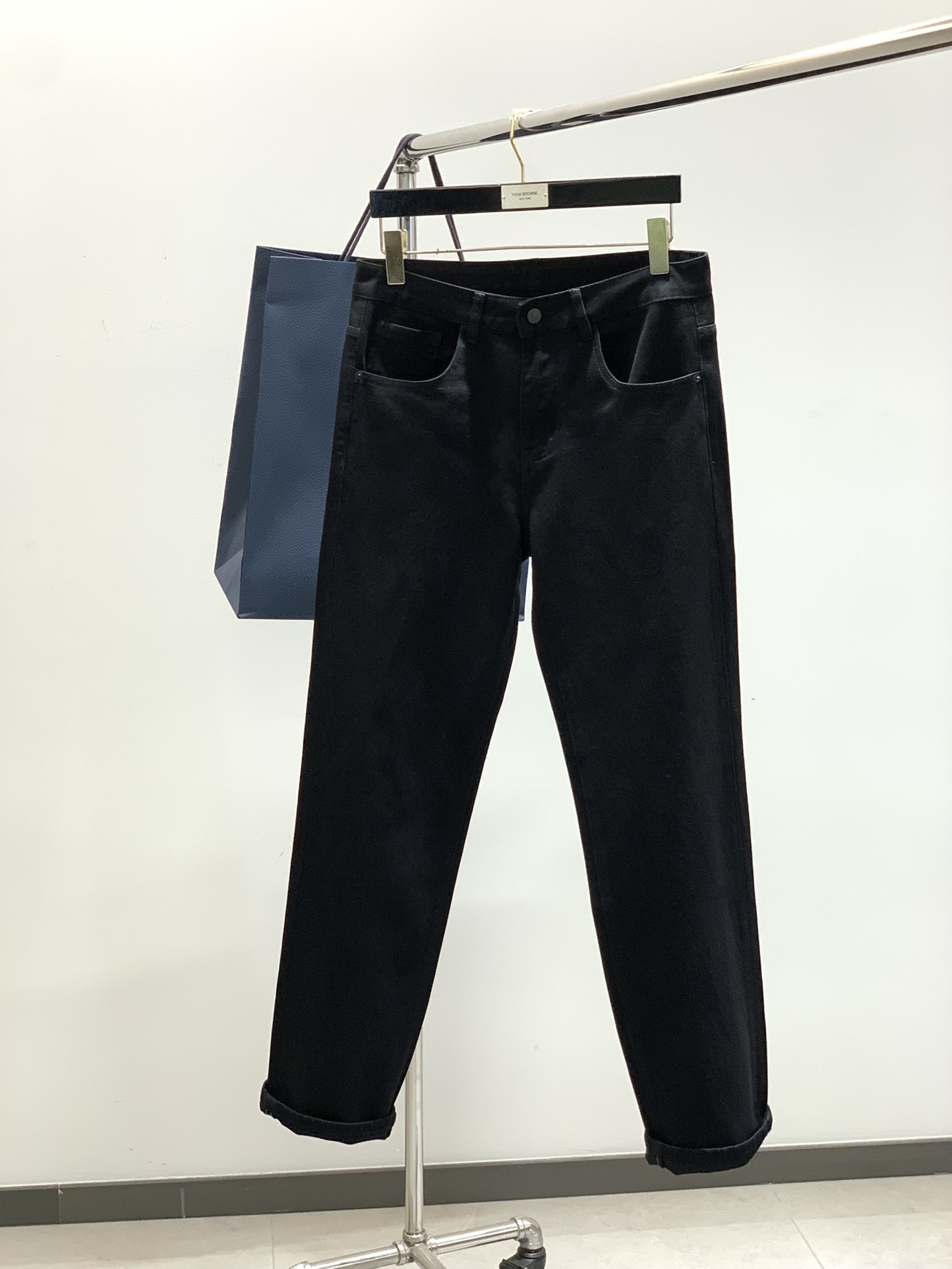 NO:154337,,Dior Dior, 2025 spring new product, official website counter is available at the same time, original single product, fashionable and casual washing jeans, super stylish jeans, customized original washing jeans, top-grade printing craft letter pattern decoration logo, original hardware and auxiliary decoration, top body is handsome, 2 colors recommended, code number 29-38, no 35, 37,,dior,dior,jeans,alexander wang19860909,Dior 迪奥,2025春季新品,官网专柜同步有售,原单狠货,时尚休闲水洗牛仔裤,超级有范儿的一款牛仔裤,定制原版水洗牛仔面料,顶级印花工艺字母图案装饰logo,原版五金辅料装饰,上身帅气十足,2色推荐,码数29-38,无35,37,,dior,dior,jeans,alexander wang,Men's clothing