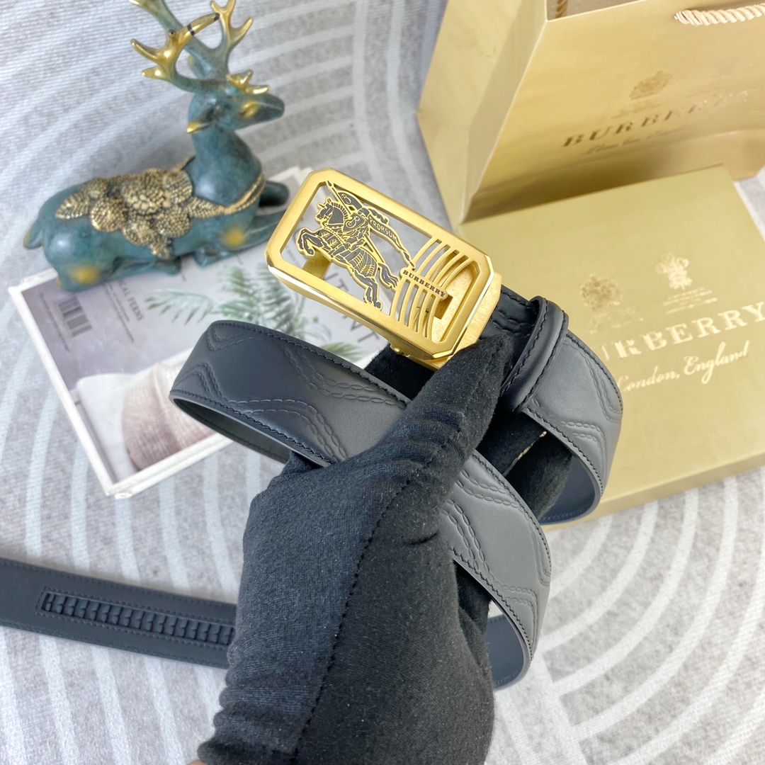 巴宝莉💕 特种皮腰带自动带系列 ，原厂五金精品不锈钢扣，手感柔软舒适 宽3.5CM。