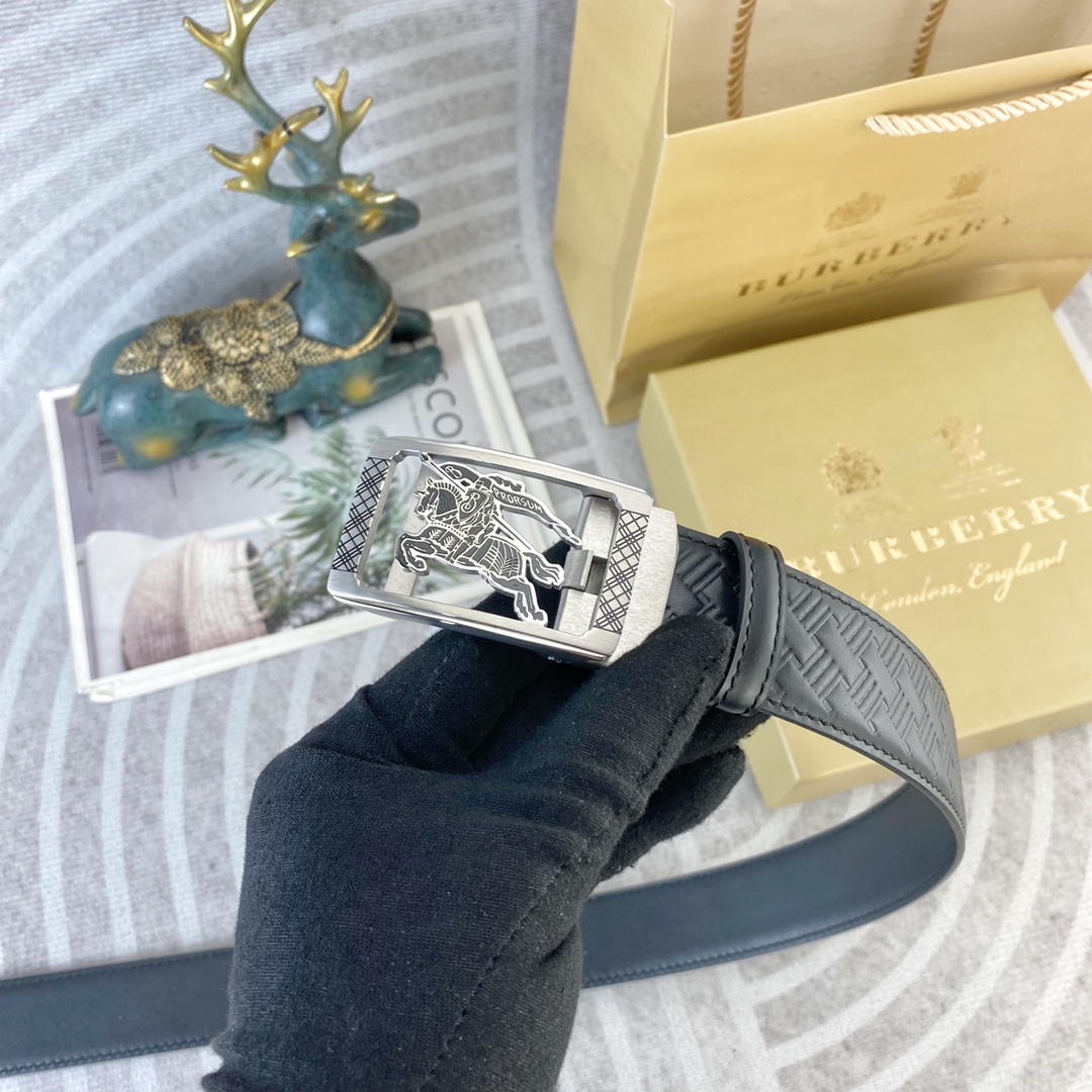巴宝莉💕 特种皮腰带自动带系列 ，原厂五金精品不锈钢扣，手感柔软舒适 宽3.5CM。