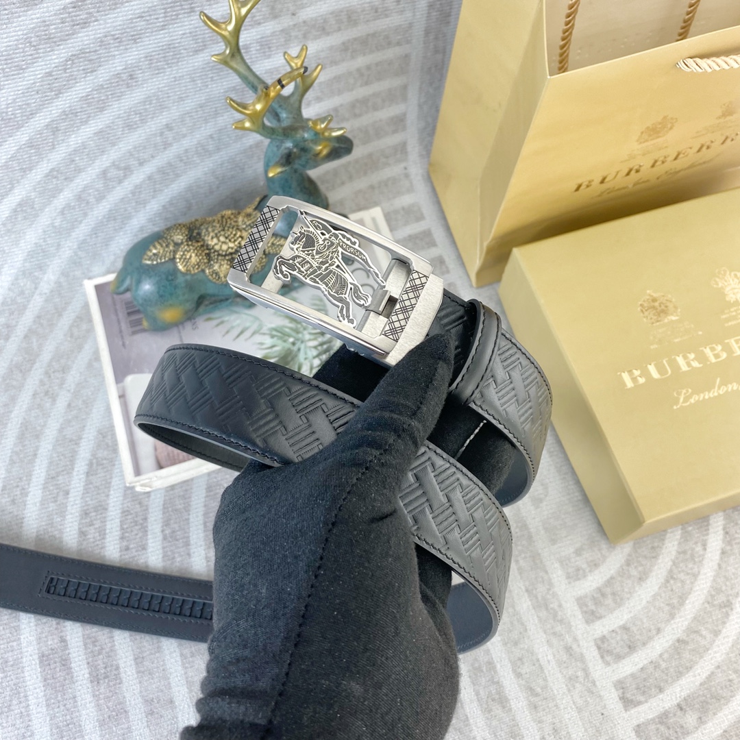 巴宝莉💕 特种皮腰带自动带系列 ，原厂五金精品不锈钢扣，手感柔软舒适 宽3.5CM。