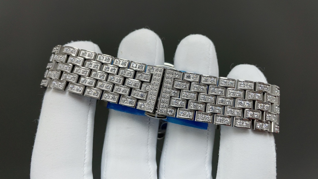 Van Cleef Lady Férie: Symbol of Joy and Elegance Through Time - 图片 7