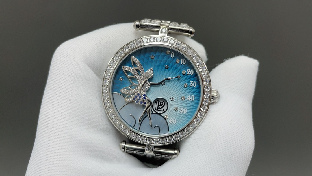 Van Cleef Lady Férie: Symbol of Joy and Elegance Through Time - 图片 4