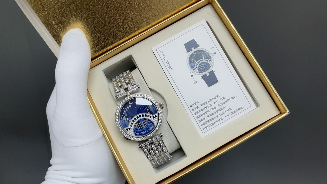 NO:158566,5G factory Van Cleef & Arels Four Seasons Lover Bridge Watch Van Cleef & Arels Poetry Complexity Series Lover Bridge The most romantic watch The latest version of Ruidings quartz movement upgrade. The sapphire glass mirror upgrade watch is about 38mm in diameter. The lover upgrades to ~ pure steel. 1 to 1 replica, the girl is the boy's needle and the boy is the minute hand. The hour and minute hand are both made of high-tech and technology.  Press the seven-character button and you will walk back and forth three times. 