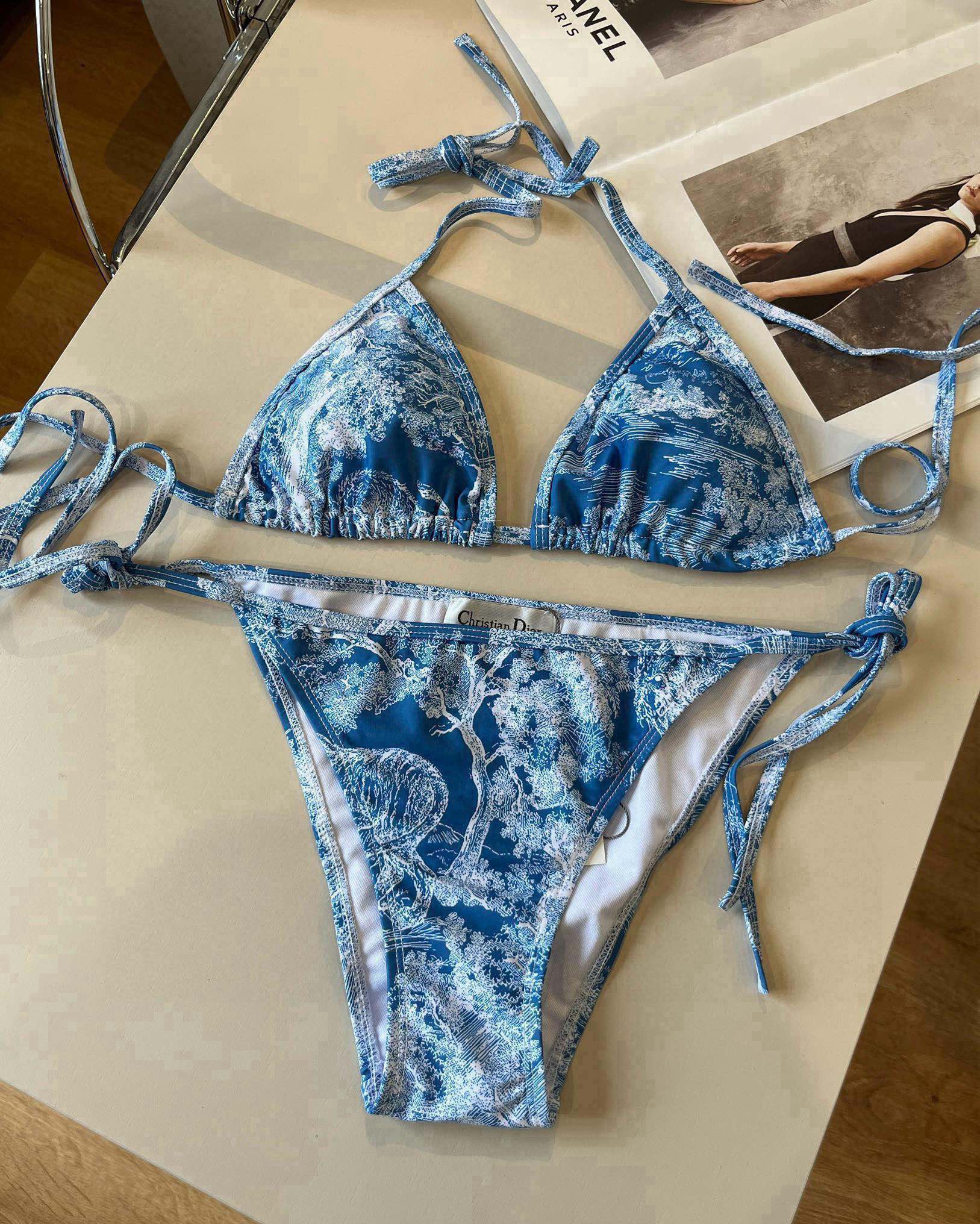 。
新款分体对版五金😍🥰适合多种场景的游泳衣🏊‍♀️海边 游泳池 温泉 水上乐园 漂流都可以😌内搭也完全