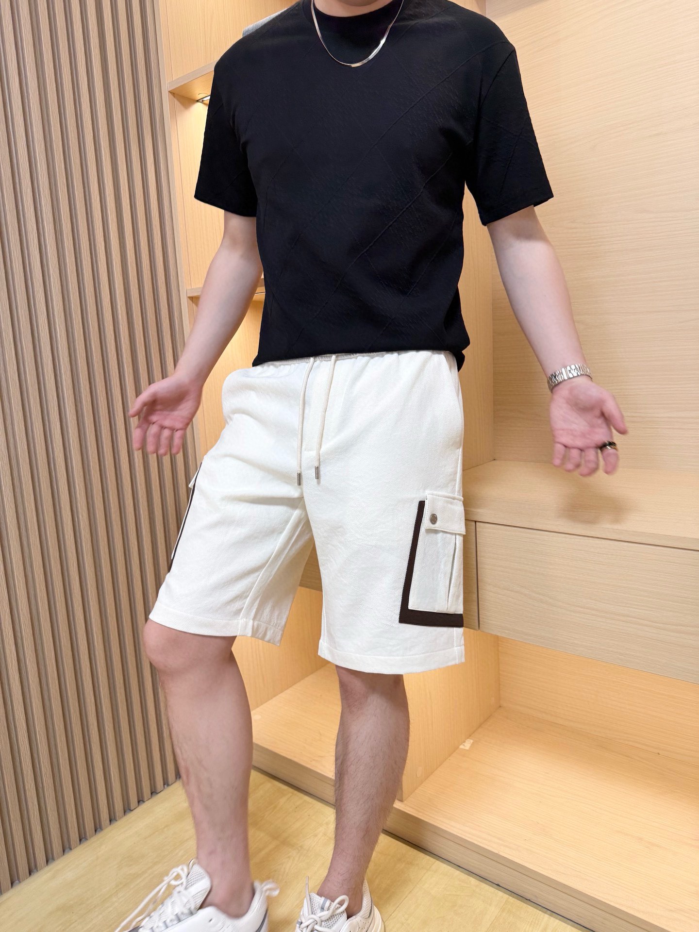 NO:153708,Hermes - the latest hot shorts in 2025 counters are shipped, and hot-selling items in European and American counters!  Selected Italian imported fine cotton   recycled fiber fabrics with simple and fashionable designs, customized hardware and unique contrasting webbing on both sides highlight fashion. You deserve it. Code M-3XL (model 180/140 wears L, with Hong Kong Lane Crawford gift box packaging), hermes, shorts, alexander wang19860909爱马仕-2025专柜最新爆款短裤咖色出货 欧美专柜热销单品！精选意大利进口精棉 再生纤维面料搭配简约时尚的设计,定制五金和两侧的独特撞色织带点缀彰显时尚 您值得拥有.码数M-3XL（模特180/140穿L,配香港连卡佛礼盒包装）,,hermes,shorts,alexander wang,Men's clothing