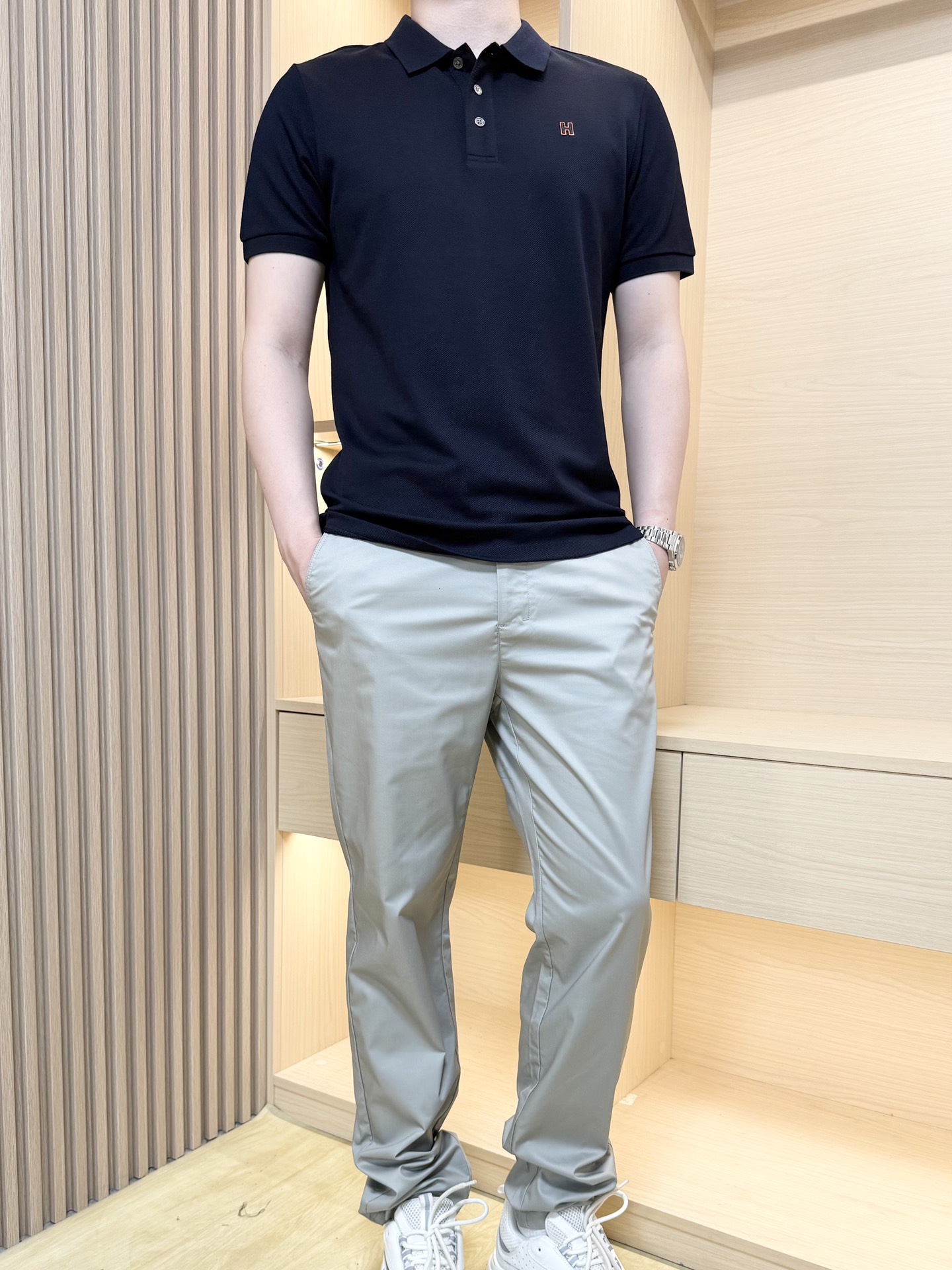 NO:153674,Hermes - the latest hot polo in 2025 is shipped, and it is a hot item in Europe and the United States!  Selected Italian imported fine cotton design, the brand logo embroidery on the chest is elegant and fashionable, and the upper body effect needs no more. The code number is 48-56 (model 180/140 wears 50, with Hong Kong Lane Crawford gift box packaging), hermes, alexander wang19860909爱马仕-2025最新爆款polo出货 欧美热销单品！精选意大利进口精棉设计,胸前的品牌logo刺绣雅致不失时尚 上身效果不用多说.码数48-56（模特180/140穿50,配香港连卡佛礼盒包装）,,hermes,alexander wang,Men's clothing