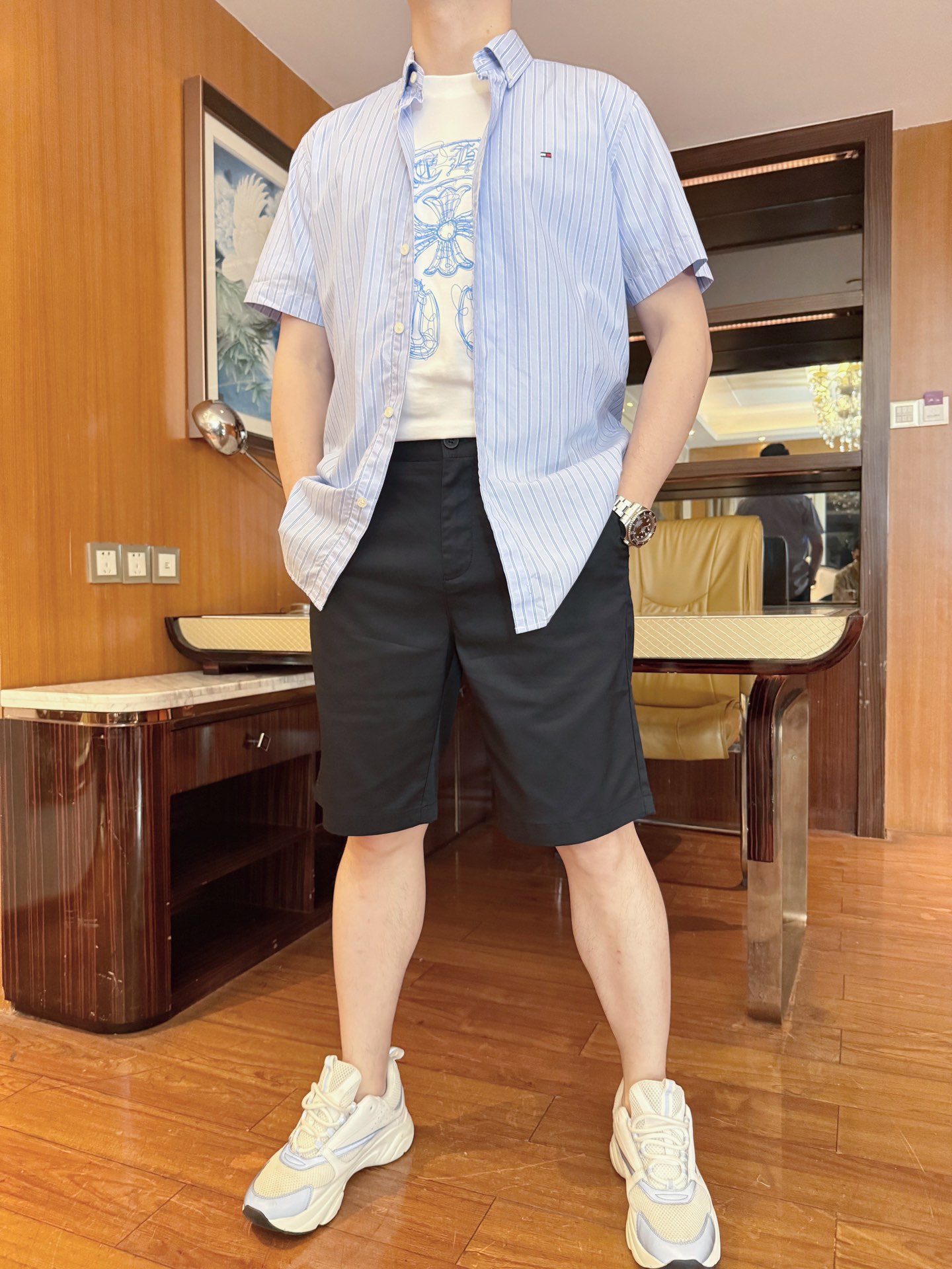 NO:153700,Tommy-2025 counter latest shirts are shipped, European and American counters are on sale simultaneously!  Selected Italian custom-made cotton fabrics with the latest contrasting fine plaid design, simple and elegant, and are very suitable for business and casual. Number of codes 48-56 (model 173/130 wears 48, with Hong Kong Lane Crawford gift box packaging), alexander wang19860909汤米-2025专柜最新衬衣出货 欧美专柜同步发售！精选意大利定制精棉面料搭配最新的撞色细格纹设计,简约大方 商务休闲都非常适合.码数48-56（模特173/130穿48,配香港连卡佛礼盒包装）,,alexander wang,Men's clothing