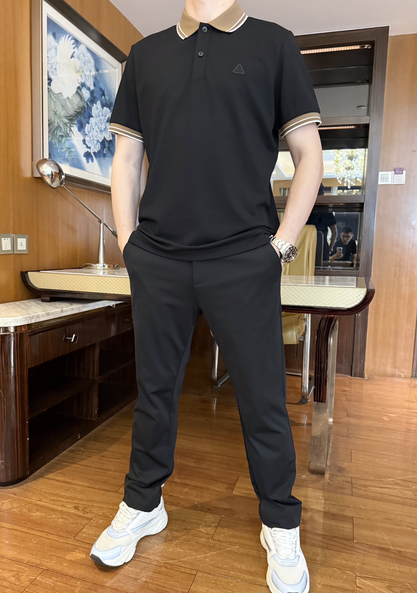 NO:153705,Prada-2025 counter latest hot-selling Polo, London counter hot-selling items!  Selected Italian imported bead flooring fabrics with the latest designs, the brand triangle mark on the chest highlights the taste, business and casual quality. Size: 48-56 (model 173/130 wears 48 sizes, with Hong Kong Lane Crawford gift box packaging), prada, alexander wang19860909普拉达-2025专柜最新爆款Polo出货 伦敦专柜热销单品！精选意大利进口珠地棉面料搭配最新的设计,胸口的品牌三角标彰显品味 商务休闲精品.尺码:48-56（模特173/130穿48码,配香港连卡佛礼盒包装）,,prada,alexander wang,Men's clothing