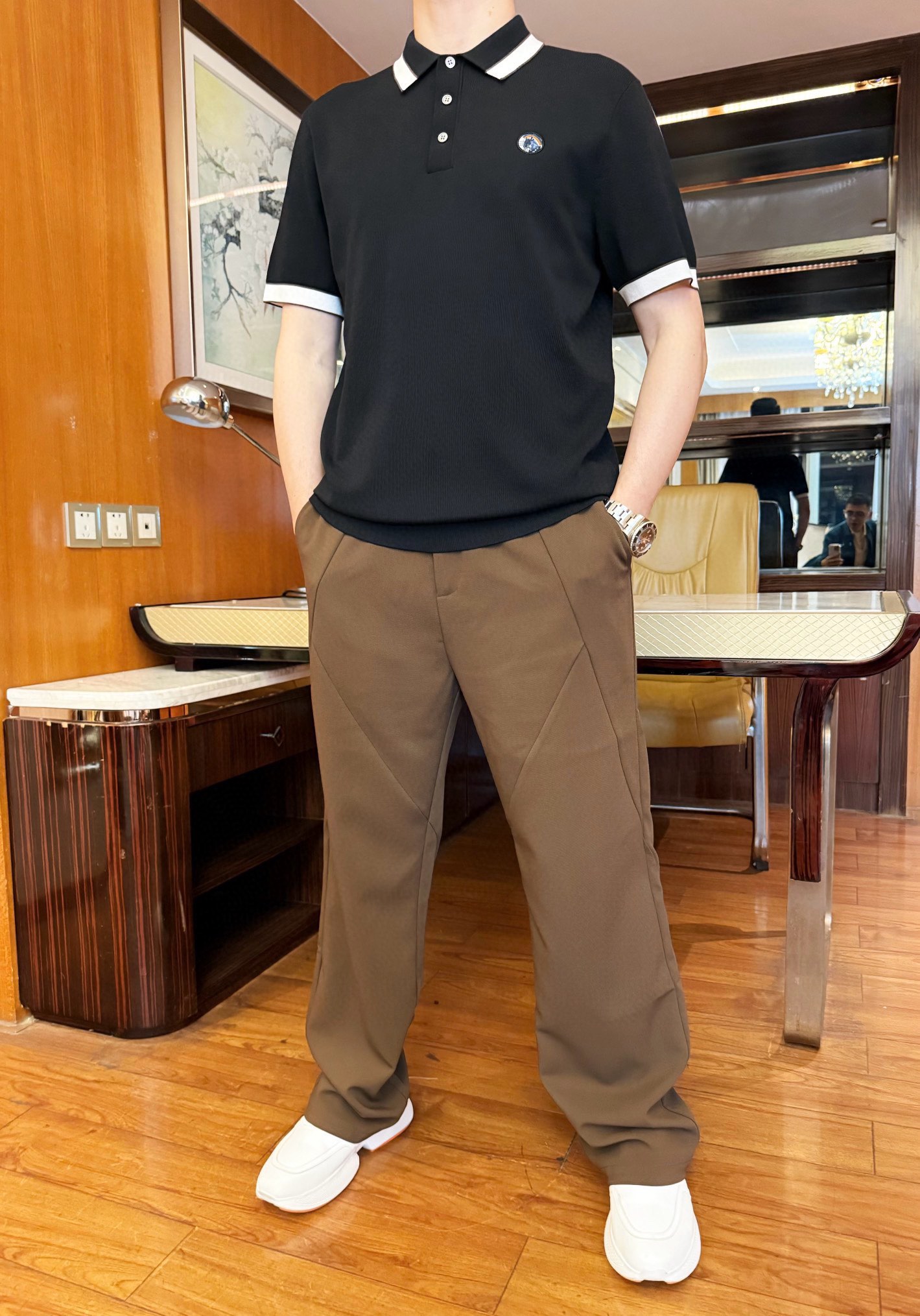 NO:153669,Hermes - the latest hot-selling Polo in 2025 counters, and hot-selling items in European and American counters!  Selected Italian imported Yilit fabrics with simple and elegant designs, the brand logo on the chest is quite elegant, and there is no need to say much about the effect of the upper body. The number of codes is 48-56 (model 173/130 wears 48, with Hong Kong Lane Crawford gift box packaging), hermes, alexander wang19860909爱马仕-2025专柜最新爆款Polo出货 欧美专柜热销单品！精选意大利进口伊力特面料搭配简约大方的设计,胸口的品牌标志相当彰显雅致 上身效果不用多说.码数48-56（模特173/130穿48、配香港连卡佛礼盒包装）,,hermes,alexander wang,Men's clothing