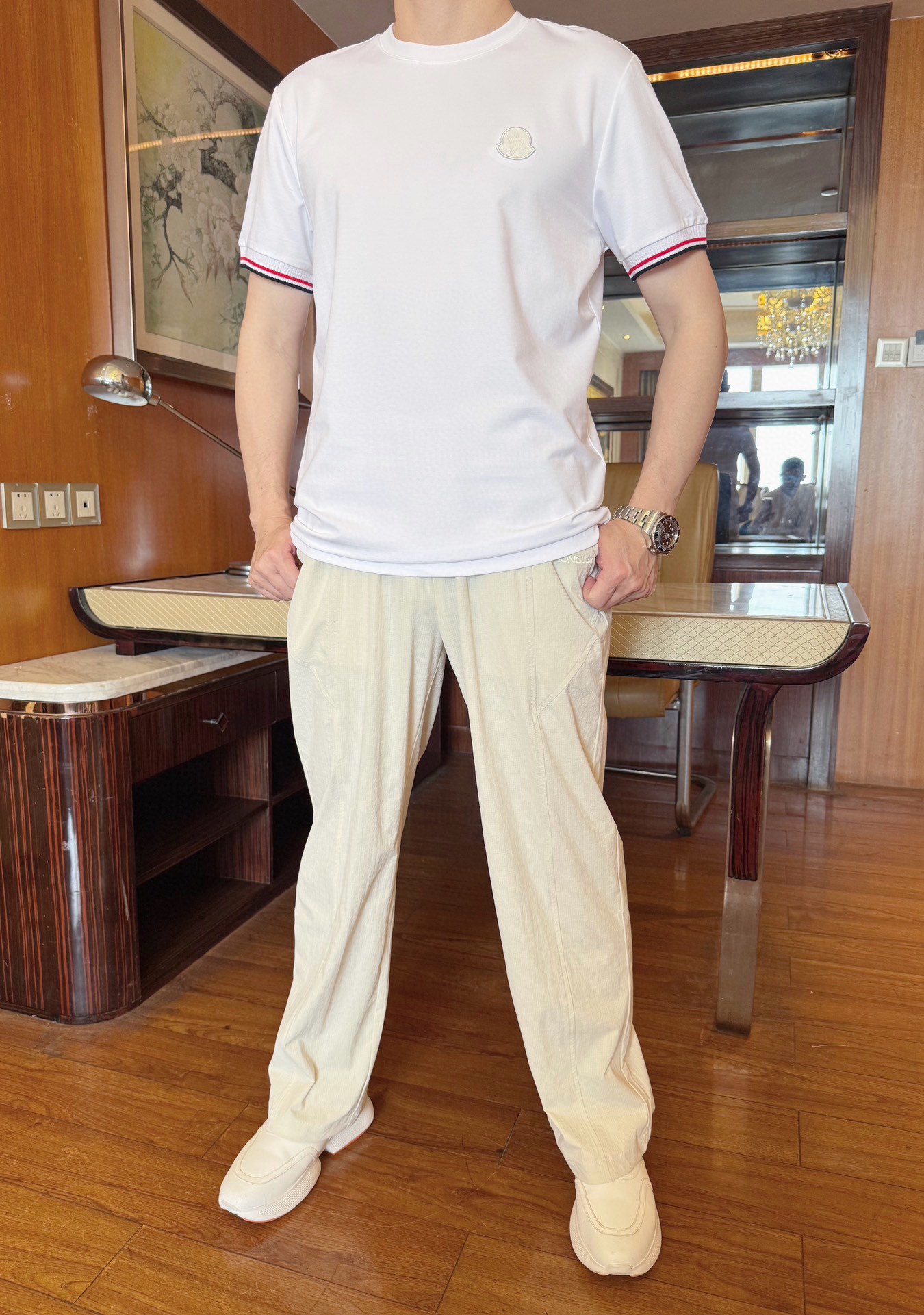 NO:153698,The latest hot T-shirts in the counter in 2025 are shipped, and the most popular items in European and American counters are sold!  Selected Italian imported modal cotton fabrics with fashionable designs, exquisite brand logo on the chest to show the charm You are definitely worthy of having. Number of codes 48-56 (model 173/130 wears 48, with Hong Kong Lane Crawford gift box packaging), Moncler,tees, t-shirt,alexander wang19860909蒙口-2025专柜最新爆款T恤出货 欧美专柜热销单品！精选意大利进口莫代尔棉面料搭配时尚的设计,胸前精致的品牌标志彰显韵味 您绝对值得拥有.码数48-56（模特173/130穿48,配香港连卡佛礼盒包装）,,Moncler,tees，t-shirt,alexander wang,Men's clothing