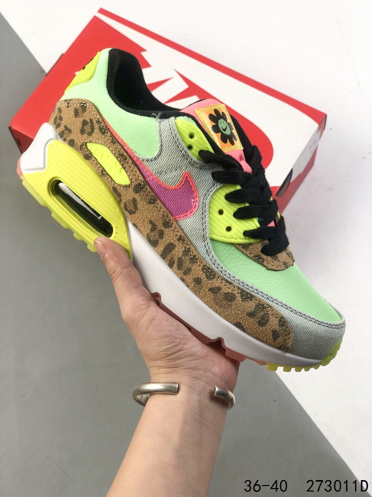 Nike Air Max 90 PRM: Retro Cushioned Running Shoes - Style & Comfort