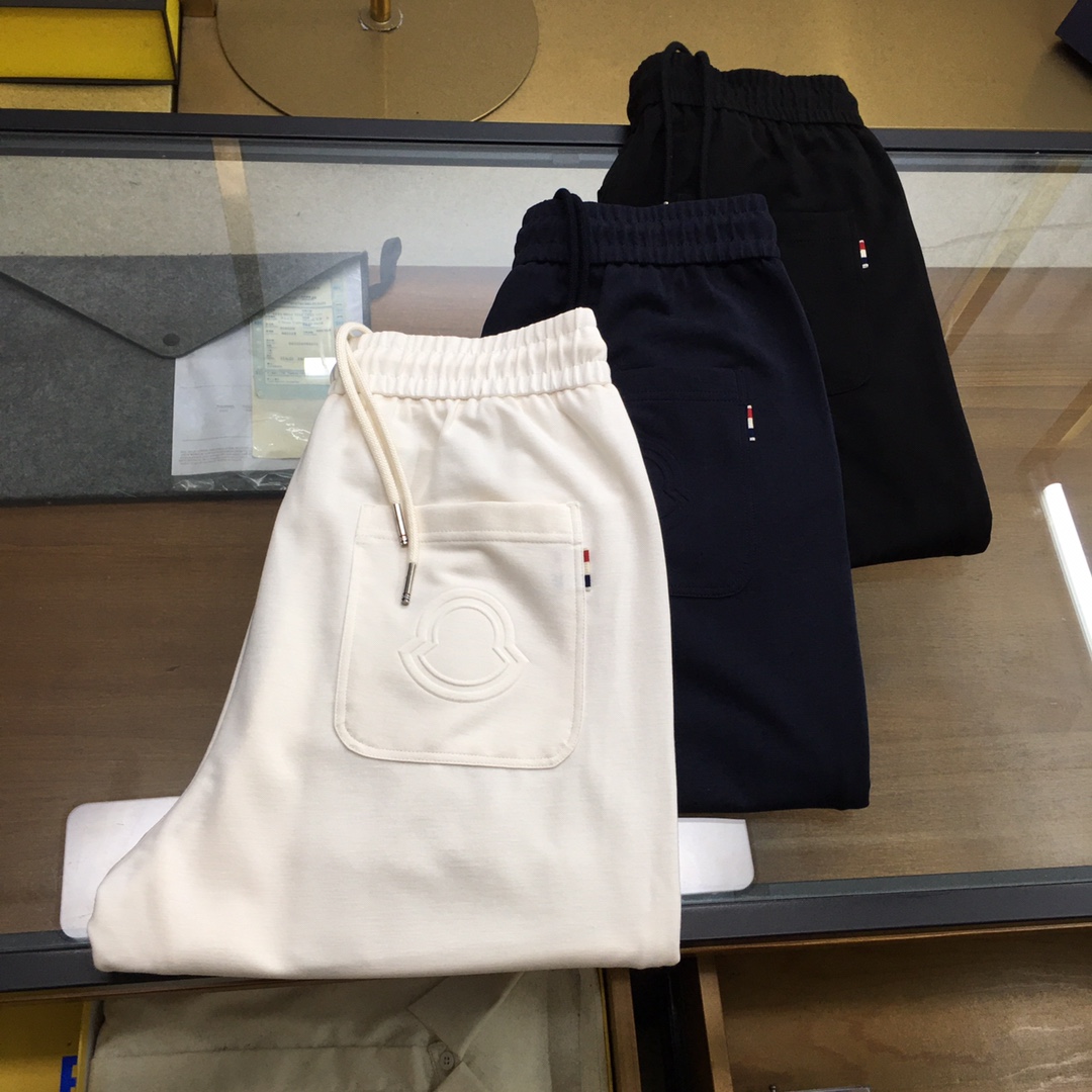 NO:154460,Top product [Moncle...] 2025ss Coppermine Modal Tennis Spring and Summer Leisure Pants Rejuvenated aesthetic interpretation, interpreting a rich style of style, with strong sense of detail and design. The classic brand logo is used as a color combination to interpret classic brand fashion, adding luster to the overall shape, light and refreshing, soft and comfortable. The inner woven surface is flat and breathable, simple and unique charm. The trousers are decorated with iconic brand logos to highlight the brand style and create fashionable and diverse styles. The top fabric is carefully crafted, soft and comfortable, and is skin-friendly and breathable. It is a pair of pants that are comfortable for both home and out. You can go out with a T-shirt Polo~ Size: 29-38,,christian louboutin,tees, t-shirt, alexander wang19860909顶品【Moncle...】 2025ss铜氨丝莫代尔天丝春夏休闲裤 美学的焕新诠释,演绎浓郁的格调型时尚风范,细节感和设计感强悍.经典品牌标识做为色彩搭配,演绎经典的品牌时尚,为整体造型增光添彩,轻薄清爽,柔软舒适.内里织面平整透气性极佳,简洁而富有独特魅力. 裤身上点缀标志性品牌标识,彰显品牌格调,打造时尚多样的造型.顶级面料精心打造,柔软舒适,还亲肤透气,是居家和外出都很舒适的一款裤子,随便搭个T恤Polo就可以出门啦~ 尺码:29-38,,christian louboutin,tees，t-shirt,alexander wang,Men's clothing