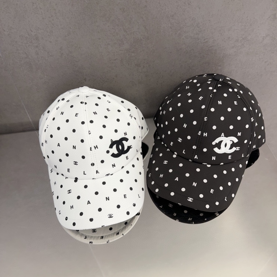 

Chanel 中古鸭舌帽 百搭款 帽型质感做的都非常🉑️  中古风永远不过时