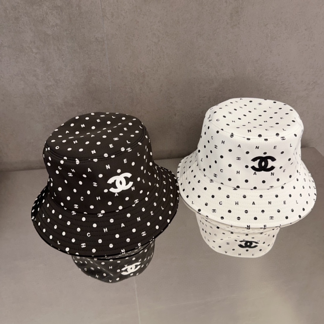 

Chanel 中古渔夫帽 百搭款 帽型质感做的都非常🉑️  中古风永远不过时