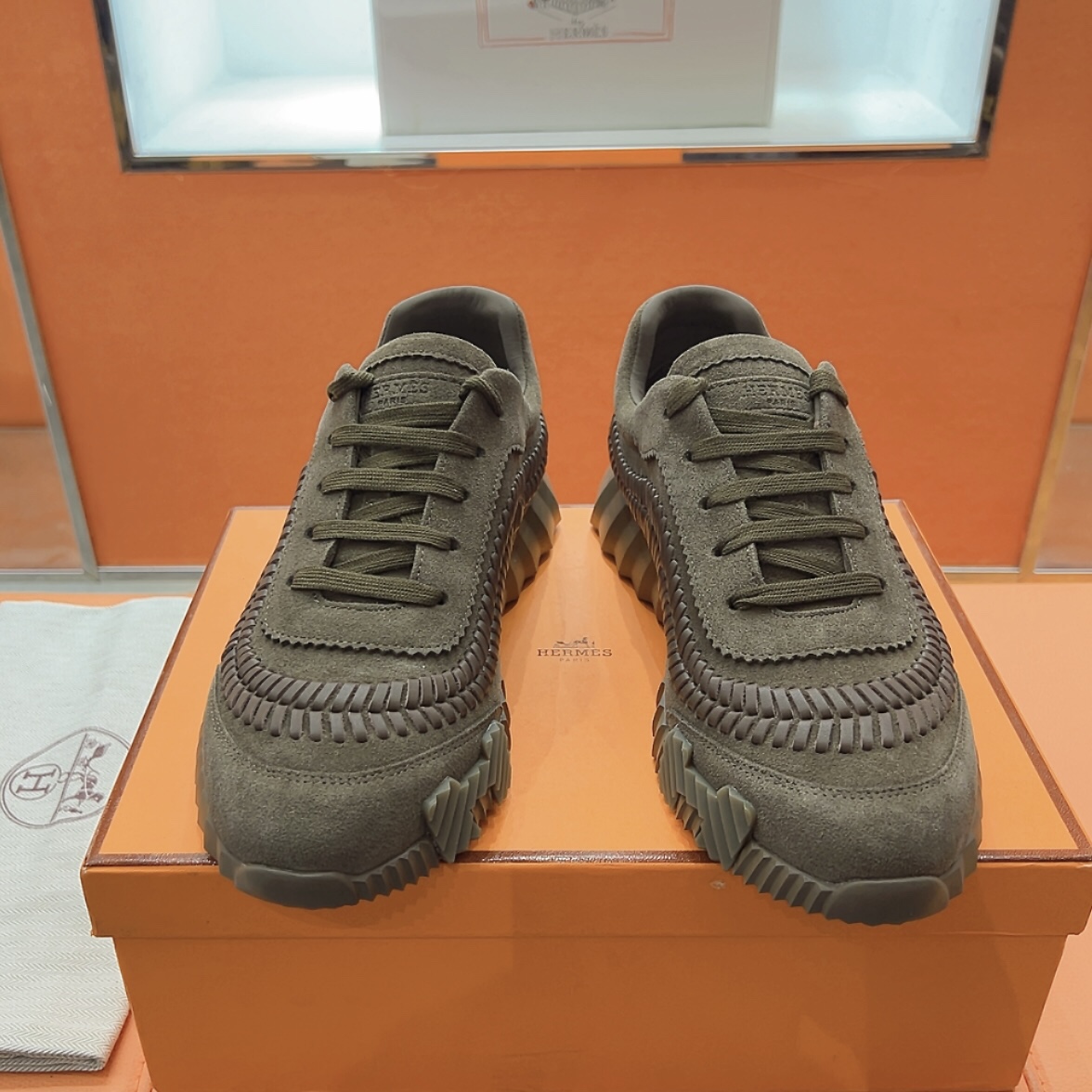 NO:265251,herme…s ss25 new arrival~ Hot couple style for counters, the first choice for H home delivery!  It is a classic Hermes model and it will be released in many colors every season. It is definitely one of the most worth buying gifts. I have met a male and female goddess! Don’t miss it!  !  He is super light and comfortable. He is not tired after walking for a long time and is not expensive. There is also a small circle for assisting shoes behind. Top quality 35-44, can be customized 45 46. Men's model 20, casual shoes/sports shoes, hermes, hermes, sneakers19860909herme…s ss25 new arrival～ 专柜大热情侣款,H家配货首选鞋履！ 是爱马仕经典款 每一季都会出很多颜色 绝对是最值得买的配货之一 有遇到的男神女神!真的不要错过！！ 他超轻、超舒适 走久不累、价格不贵 后面还有个辅助穿鞋的小圈 顶级精品 35-44,可定做45 46 男款20,休闲鞋/运动鞋,hermes,hermes,sneakers,Women's Shoes