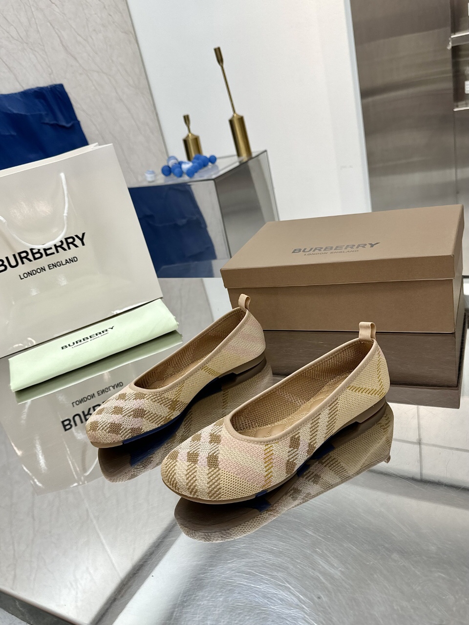 High-Quality Handmade Embroidered Shoes with Durable Design and Premium Materials - 图片 1
