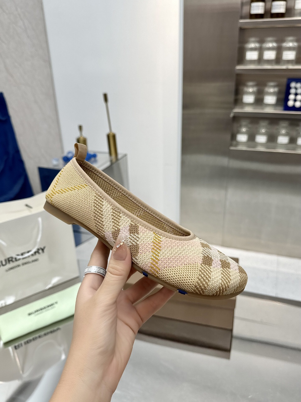 High-Quality Handmade Embroidered Shoes with Durable Design and Premium Materials - 图片 6