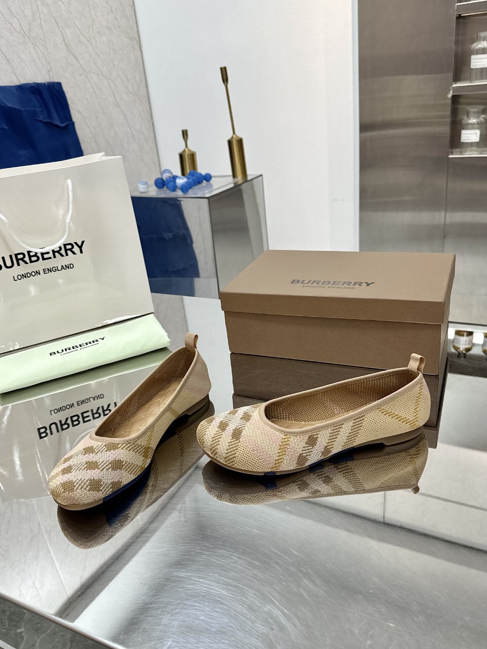 High-Quality Handmade Embroidered Shoes with Durable Design and Premium Materials - 图片 2