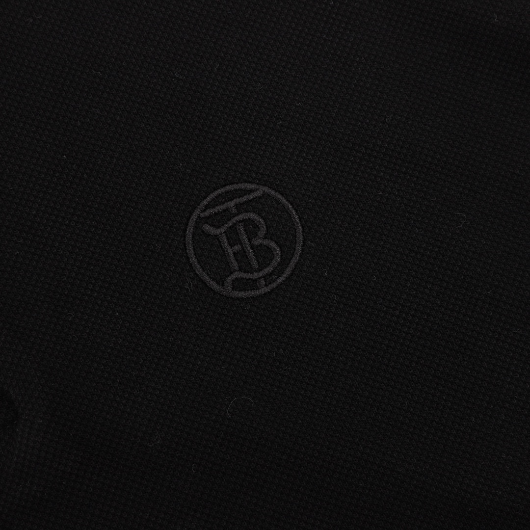 💰80
Burberry/巴宝莉  胸口小刺绣短袖POLO衫
尺码：XS-L