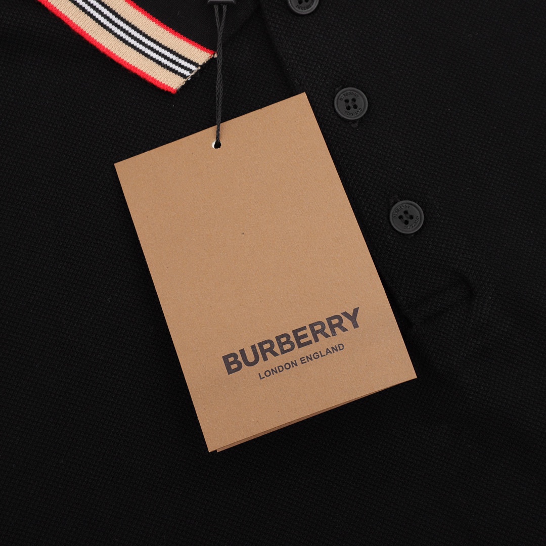 💰80
Burberry/巴宝莉  胸口小刺绣短袖POLO衫
尺码：XS-L