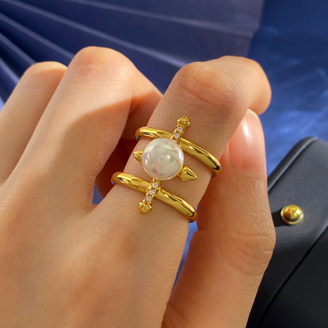 Tiffany & Co. TFN蒂芙妮Tiffany欧美 轻奢镶钻箭头十字架珍珠戒指 黄铜材料 黄金色 重约5.2g