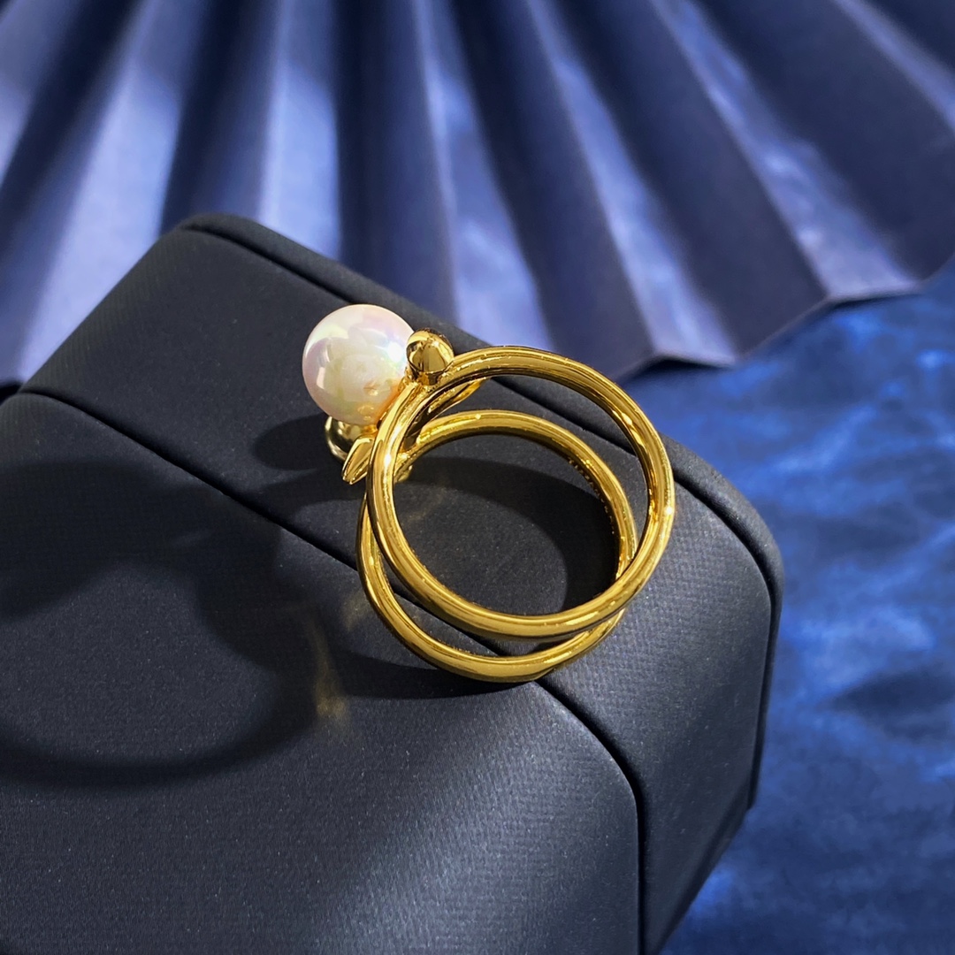 Tiffany & Co. TFN蒂芙妮Tiffany欧美 轻奢镶钻箭头十字架珍珠戒指 黄铜材料 黄金色 重约5.2g