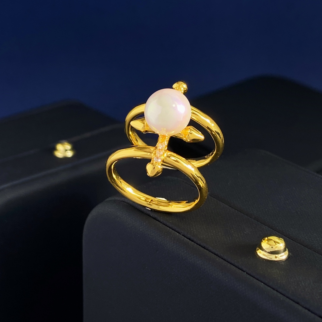 Tiffany & Co. TFN蒂芙妮Tiffany欧美 轻奢镶钻箭头十字架珍珠戒指 黄铜材料 黄金色 重约5.2g