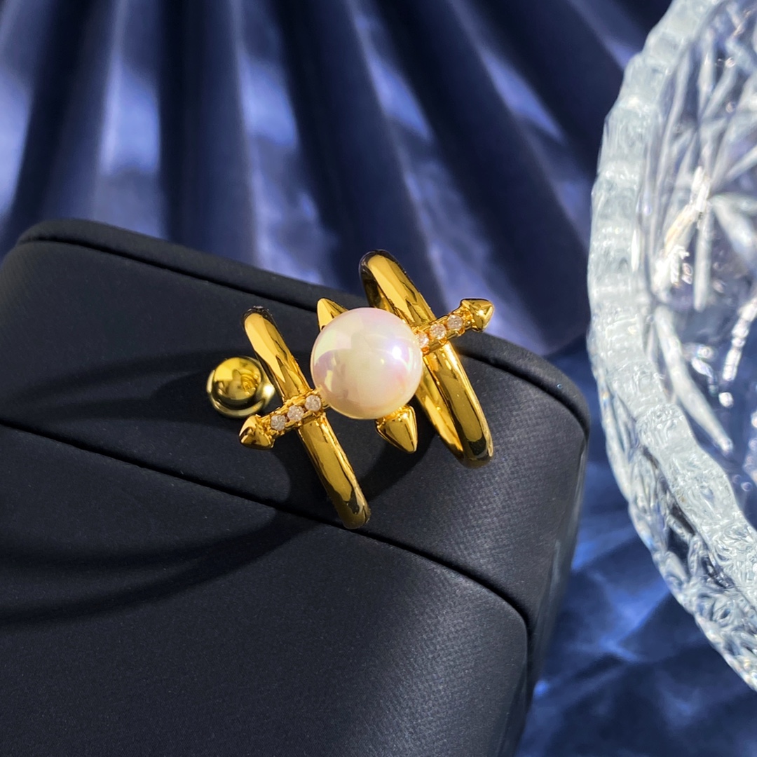 Tiffany & Co. TFN蒂芙妮Tiffany欧美 轻奢镶钻箭头十字架珍珠戒指 黄铜材料 黄金色 重约5.2g