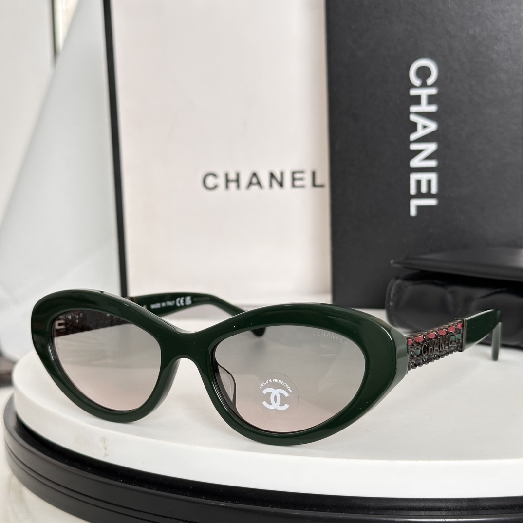  ‼️精致小香绝美墨镜 
三色羊皮编织镜腿
CHANE*
MOD：5538
SIZE：55口19-140