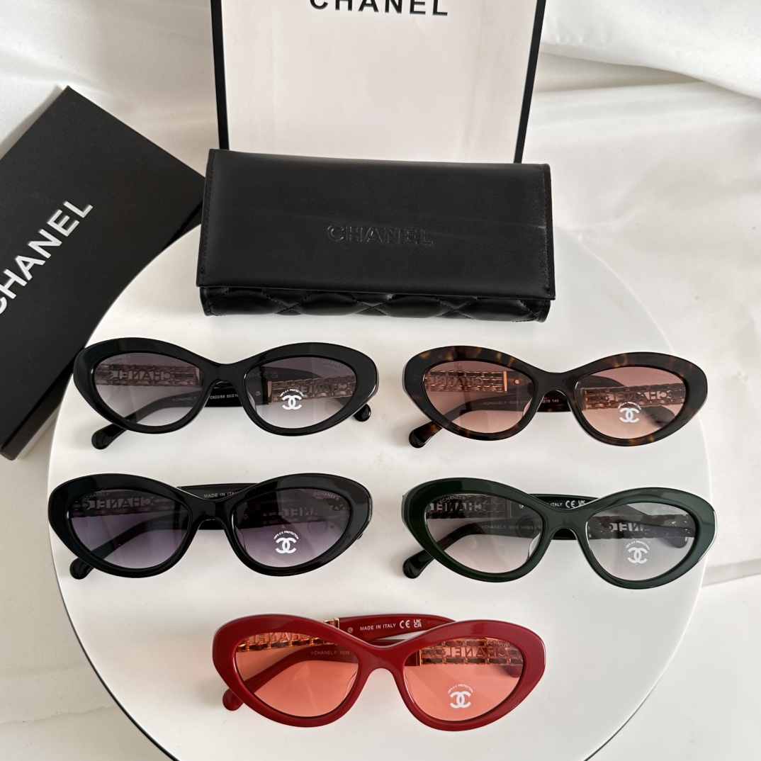  ‼️精致小香绝美墨镜 
三色羊皮编织镜腿
CHANE*
MOD：5538
SIZE：55口19-140