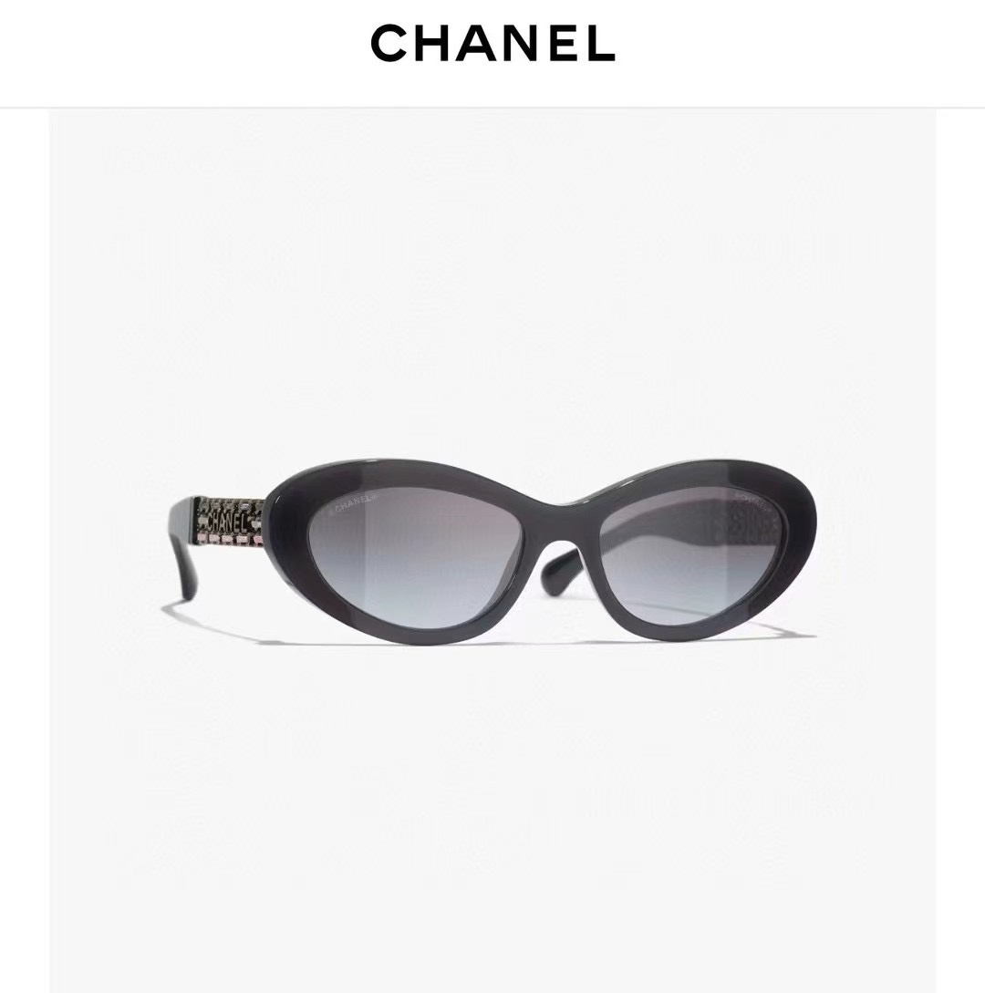  ‼️ 官网图 精致小香绝美墨镜 
三色羊皮编织镜腿
CHANE*
MOD：5538
SIZE：55口1