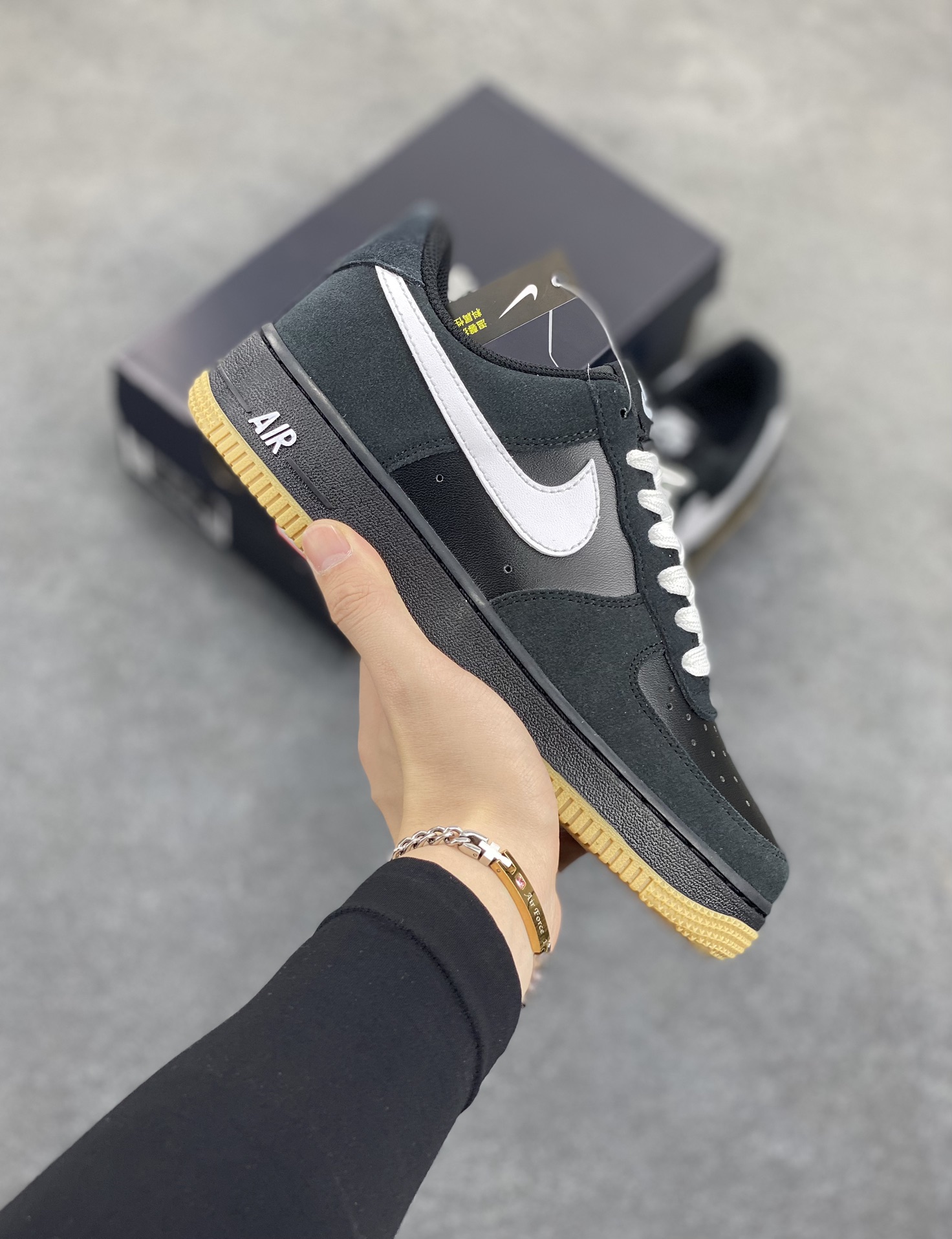 Nike Air Force 1 Low 黑白生胶底 空军一号低帮运动休闲板鞋 原楦头原纸板 打造纯正空军版型#专注外贸渠道 全掌内置蜂窝气垫 #原盒配件 原厂中底钢印、拉帮完美 货号：IB6388-001 尺码：36 36.5 37.5 38 38.5 39 40 40.5 41 42 42.5 43 44 44.5 45-选品中心