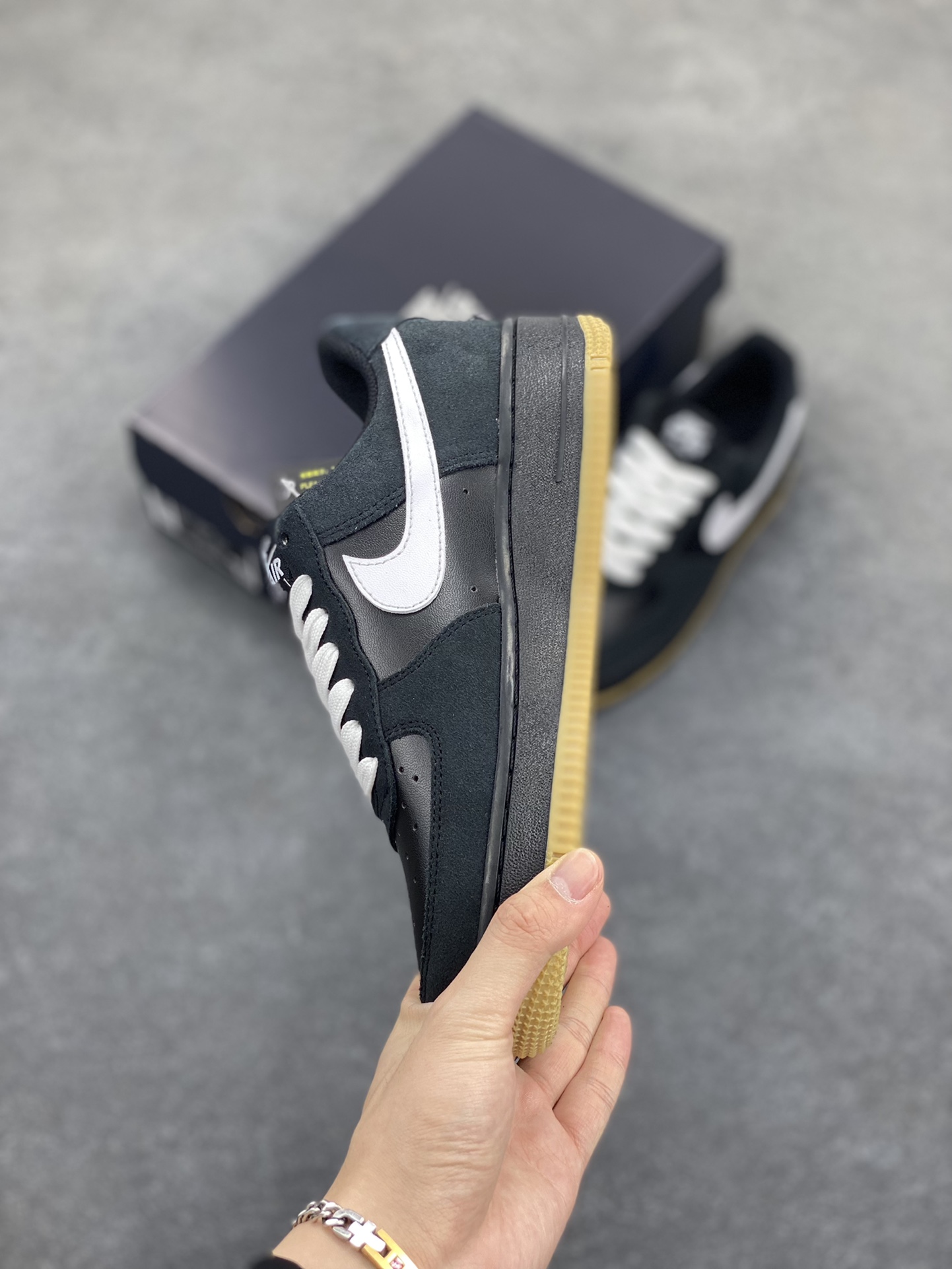 图片[3]-Nike Air Force 1 Low 黑白生胶底 空军一号低帮运动休闲板鞋 原楦头原纸板 打造纯正空军版型#专注外贸渠道 全掌内置蜂窝气垫 #原盒配件 原厂中底钢印、拉帮完美 货号：IB6388-001 尺码：36 36.5 37.5 38 38.5 39 40 40.5 41 42 42.5 43 44 44.5 45-选品中心