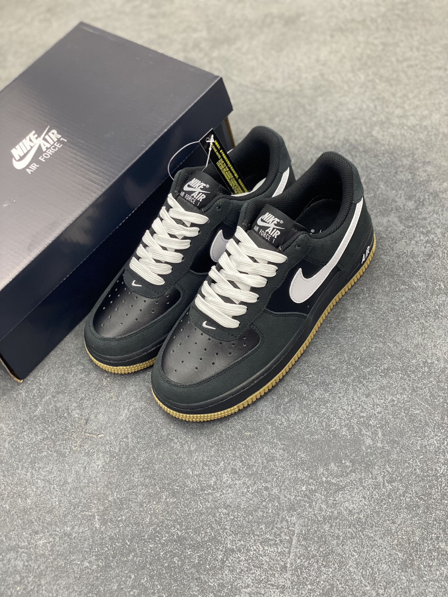 图片[8]-Nike Air Force 1 Low 黑白生胶底 空军一号低帮运动休闲板鞋 原楦头原纸板 打造纯正空军版型#专注外贸渠道 全掌内置蜂窝气垫 #原盒配件 原厂中底钢印、拉帮完美 货号：IB6388-001 尺码：36 36.5 37.5 38 38.5 39 40 40.5 41 42 42.5 43 44 44.5 45-选品中心