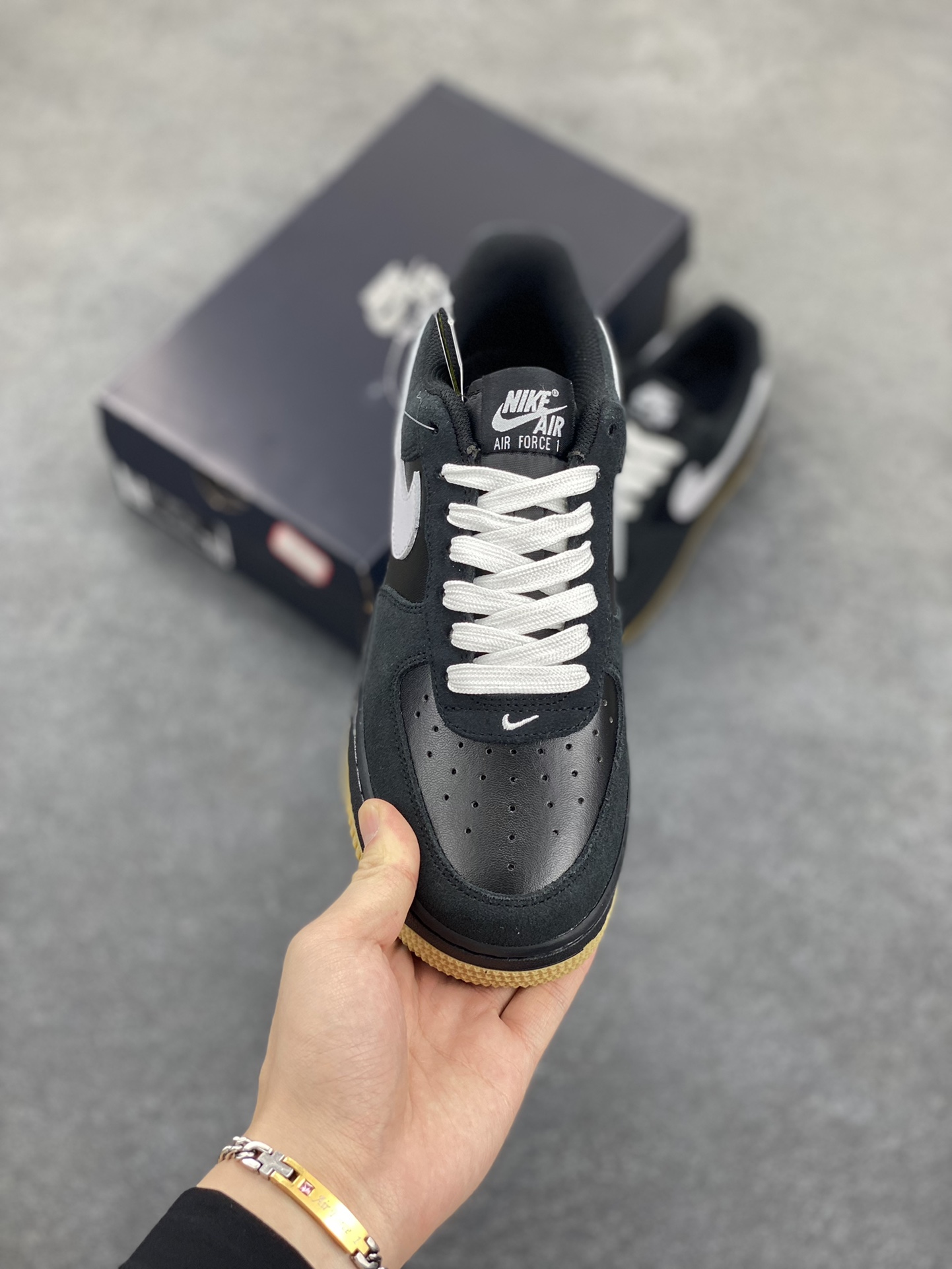 图片[2]-Nike Air Force 1 Low 黑白生胶底 空军一号低帮运动休闲板鞋 原楦头原纸板 打造纯正空军版型#专注外贸渠道 全掌内置蜂窝气垫 #原盒配件 原厂中底钢印、拉帮完美 货号：IB6388-001 尺码：36 36.5 37.5 38 38.5 39 40 40.5 41 42 42.5 43 44 44.5 45-选品中心
